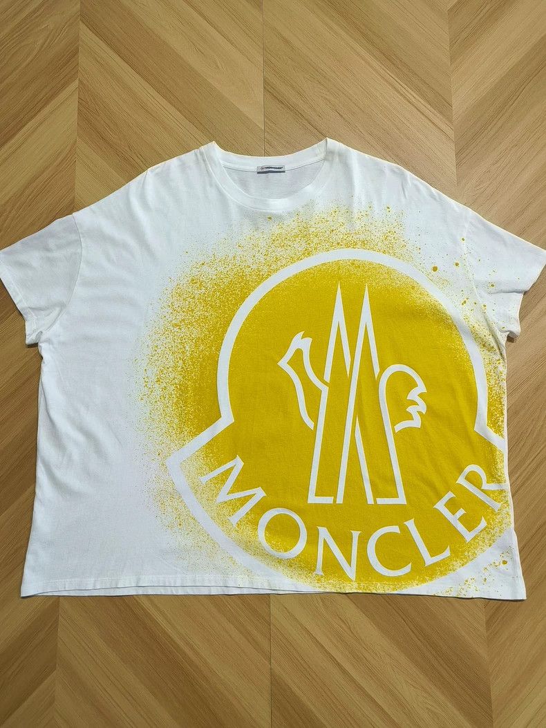 Moncler Moncler Women's Short Sleeve T-shirt-yf Size US XL / EU 56 / 4 - 1 Thumbnail