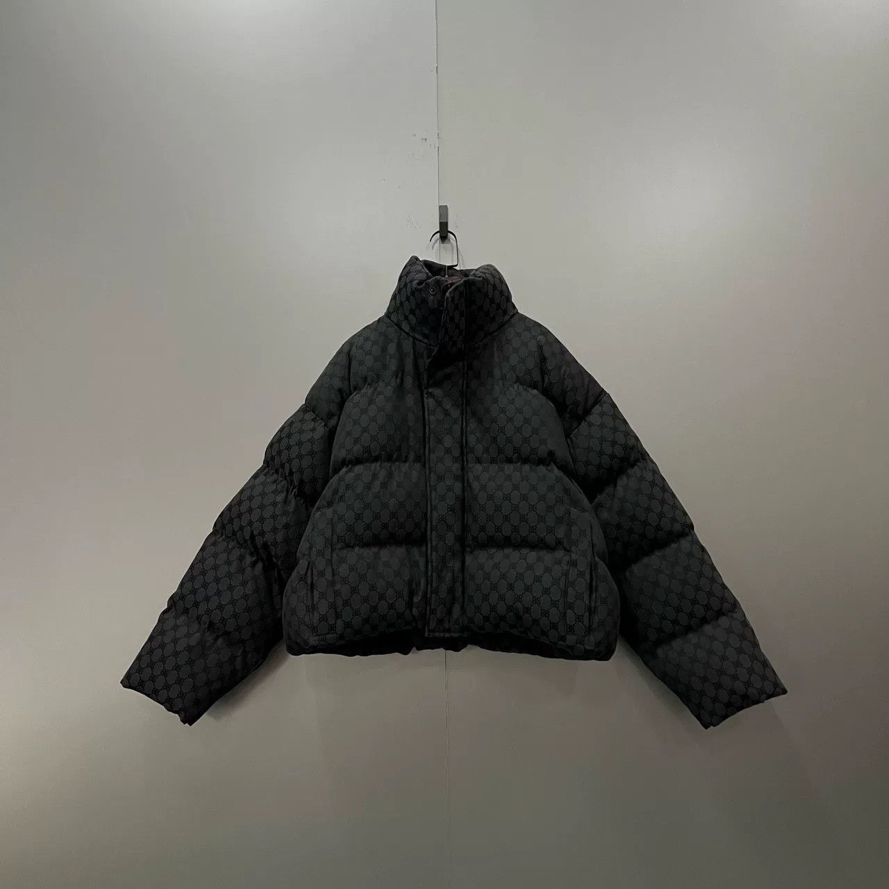 Balenciaga balenciaga x gucci black embroidered puffer jacket Size US S / EU 44-46 / 1 - 1 Thumbnail