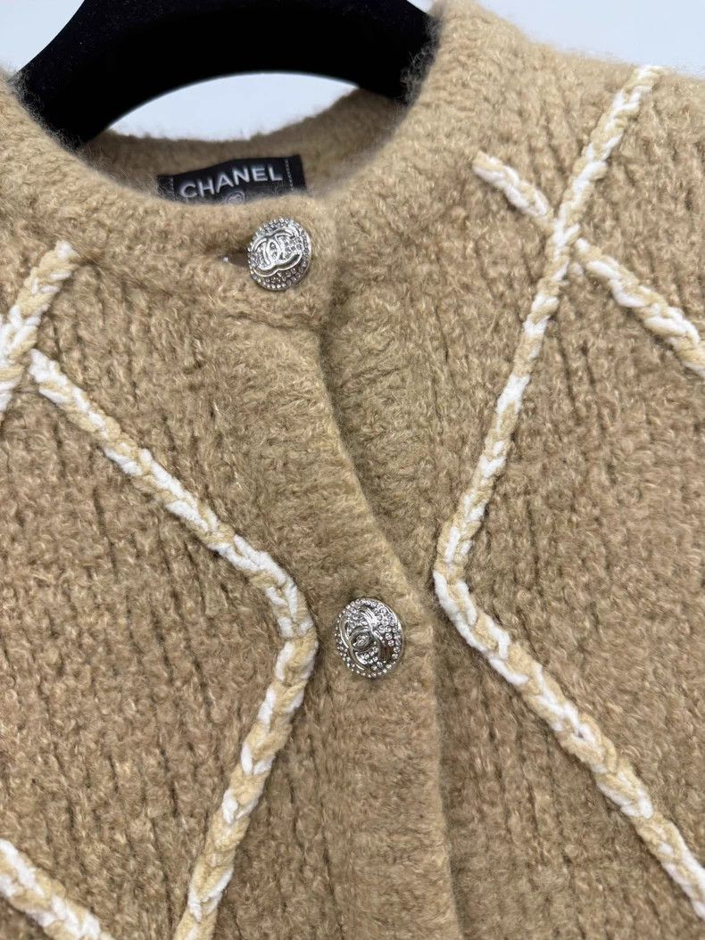 Chanel Chanel 23N Ski Series Camel Diamond Grid Teddy Cardigan co Size XS / US 0-2 / IT 36-38 - 2 Thumbnail