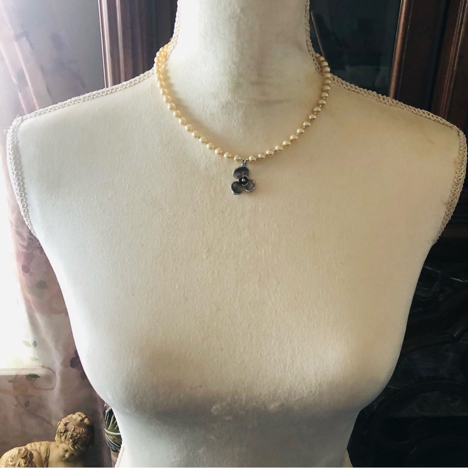 Handmade Handcrafted repurpose silver floral Pearl necklace Size ONE SIZE - 5 Thumbnail