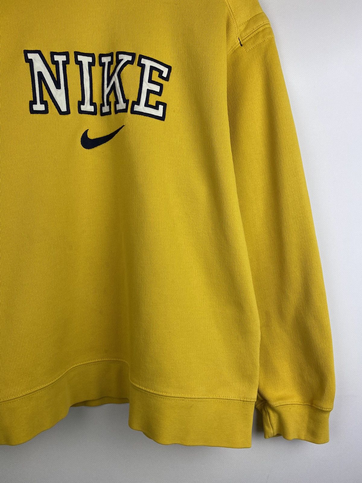 Nike VTG 90s Nike Big Logo Embroidered Sweatshirt Pullover Size US S / EU 44-46 / 1 - 6 Thumbnail