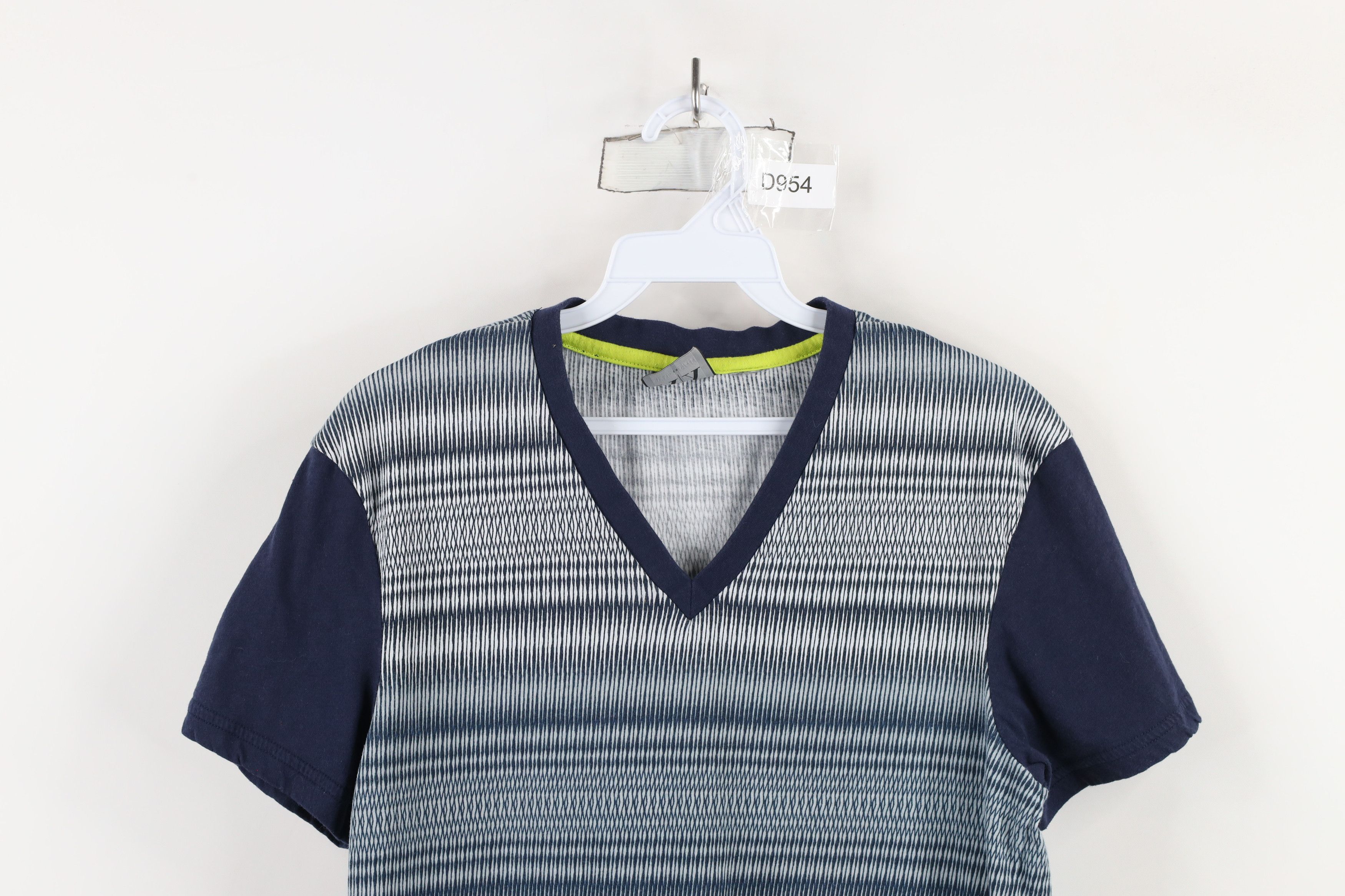 Armani Exchange × Vintage Armani Exchange Abstract Trippy Geometric V-Neck T-Shirt Size US S / EU 44-46 / 1 - 2 Thumbnail