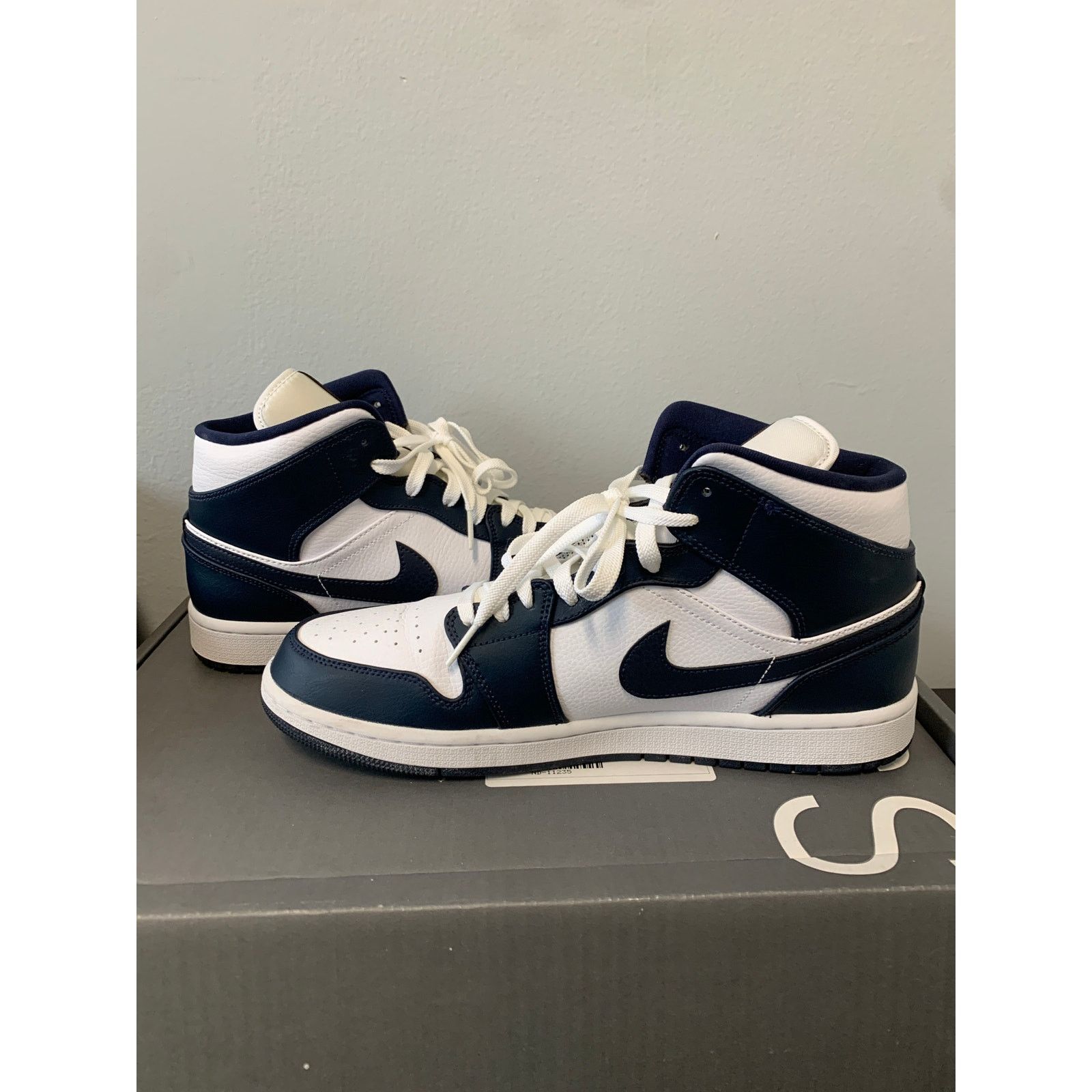 Nike Nike Air Jordan 1 Mid White Metallic Obsidian Size 11 Used Size US 11 / EU 44 - 5 Thumbnail