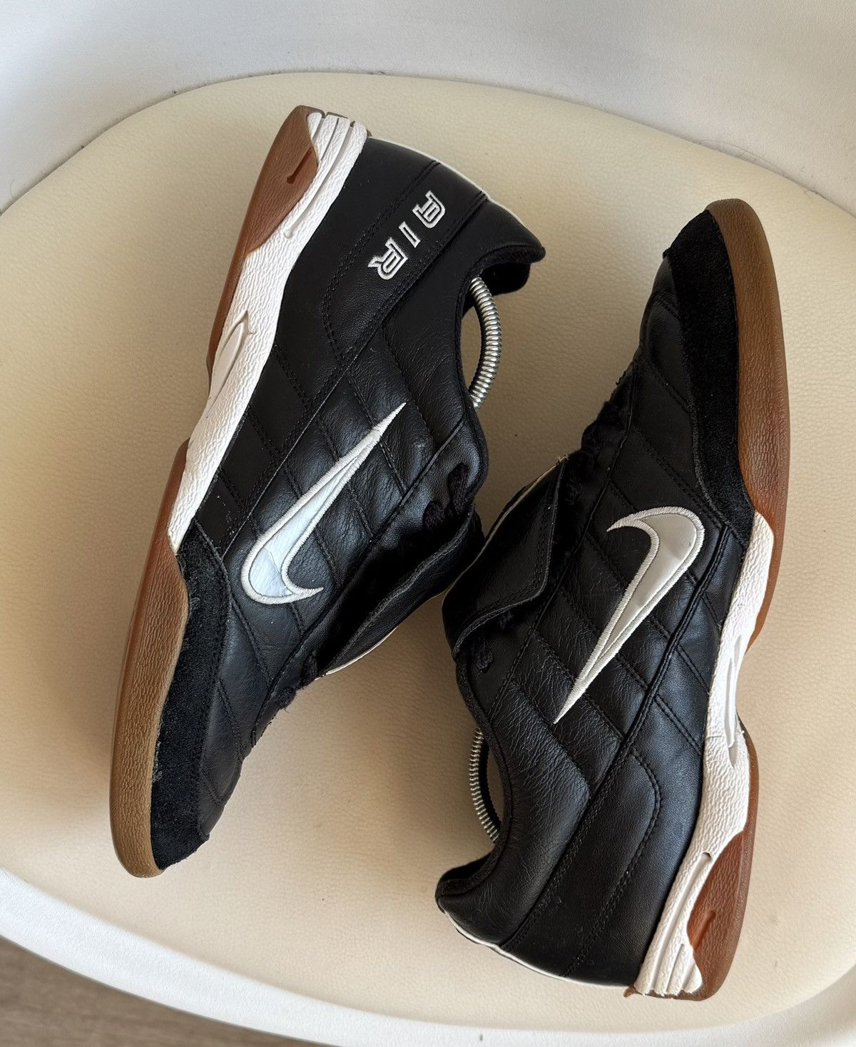 Nike RARE 2004 NIKE AIR TIEMPO Y2K INDOOR SOCCER SHOES SNEAKERS Size US 9.5 / EU 42-43 - 10 Thumbnail