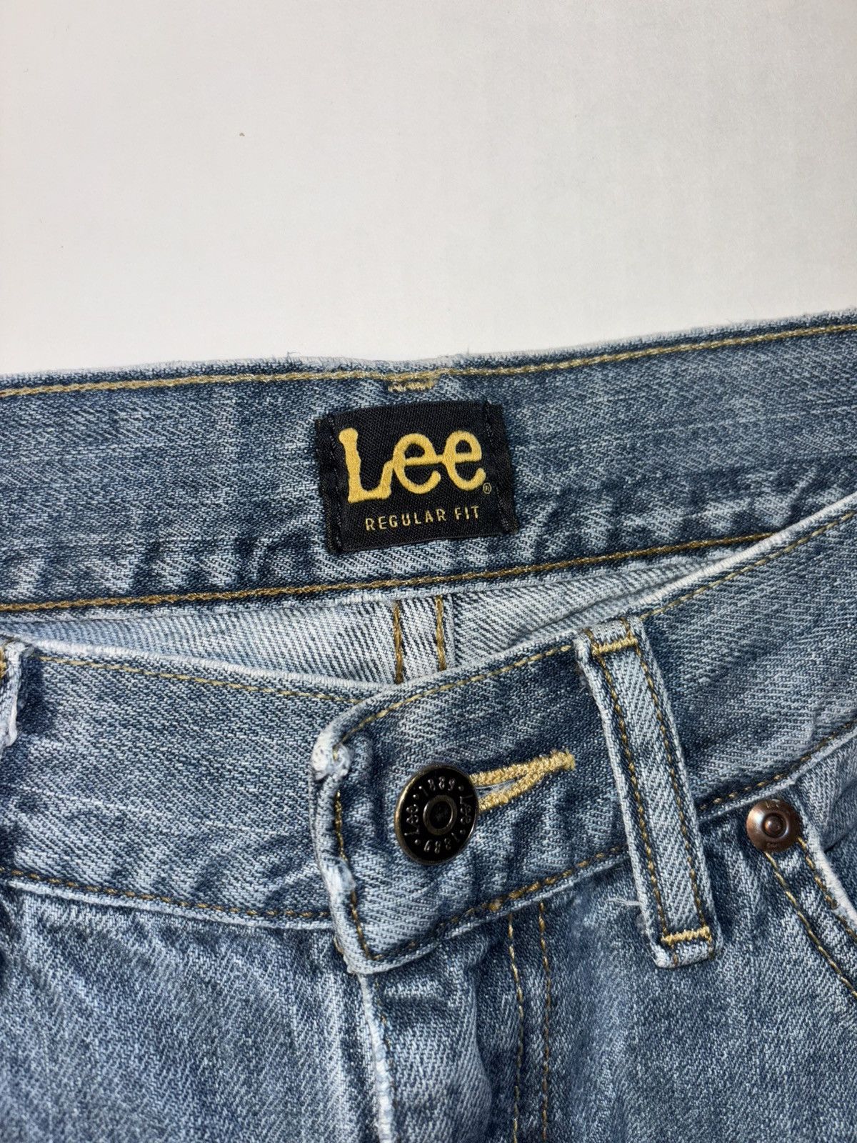 Lee × Levi's × Vintage Vtg Lee Regular Fit Light Wash Distressed Jeans 32x32 Size US 32 / EU 48 - 4 Thumbnail