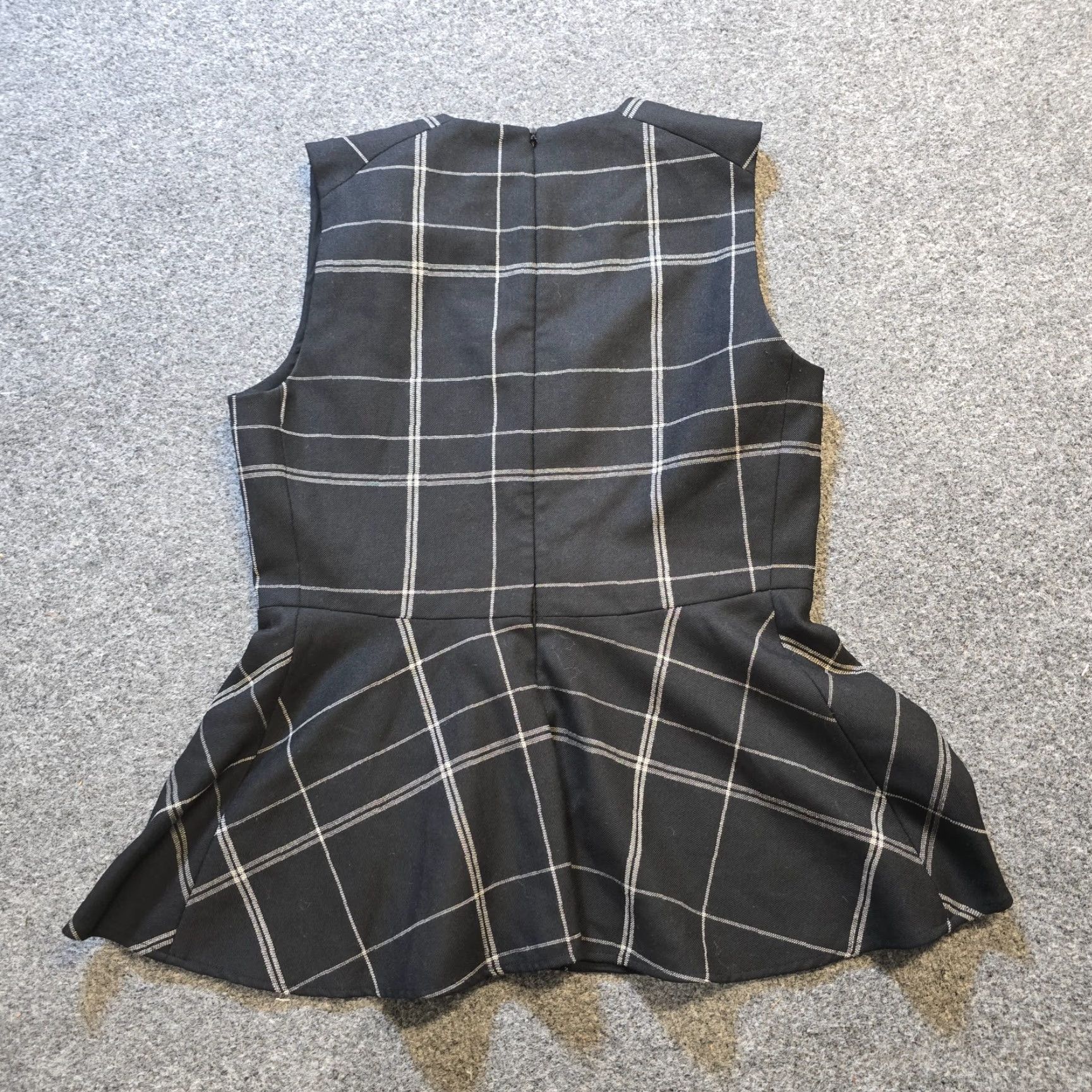 Theory Theory Top Womens Small Black Gray Windowpane Plaid Peplum Sleeveless Capsule Tank V-Neck Zip Shirt Women S Black Gray Windowpane Plaid Peplum Tank Size S / US 4 / IT 40 - 6 Thumbnail