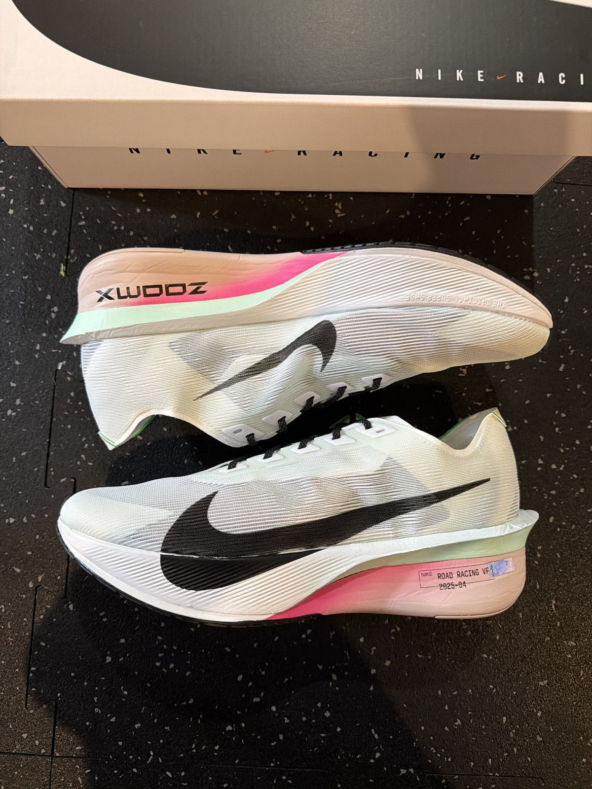 Nike Nike VaporFly 4 Hyper Pink/ Mint Foam Size US 11 / EU 44 - 1 Thumbnail