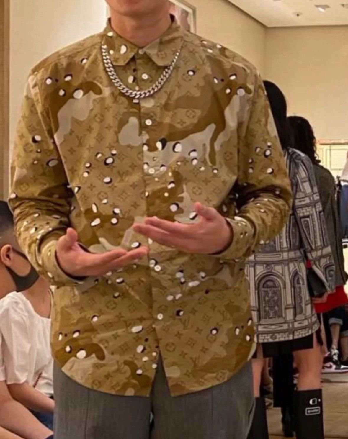 Louis Vuitton Louis Vuitton LV with Old Cotton Long Sleeve Shirt Size US XS / EU 42 / 0 - 9 Thumbnail