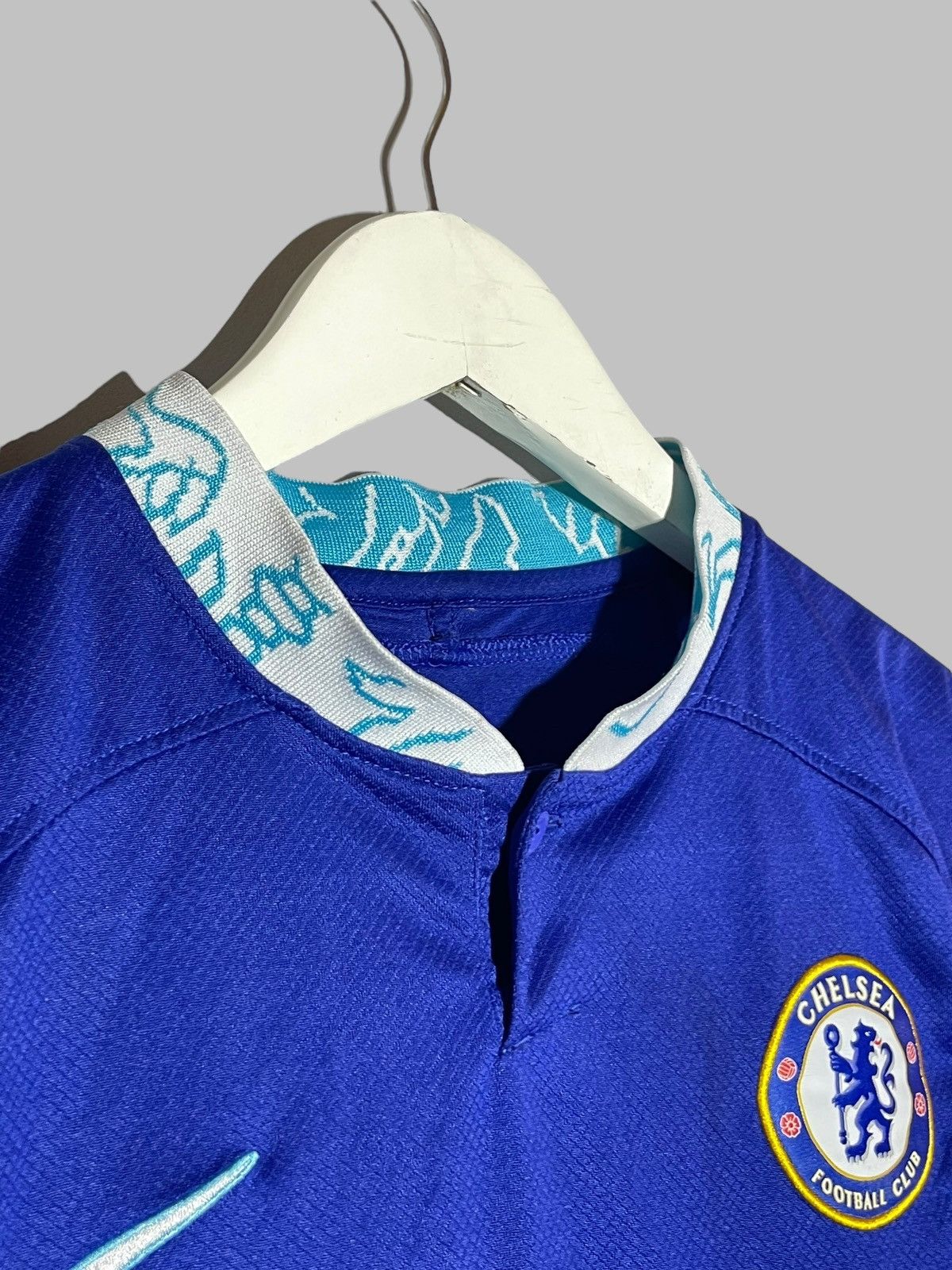 Nike Chelsea FC Nike 2022/23 Home Football Shirt Soccer Jersey Size US S / EU 44-46 / 1 - 3 Thumbnail