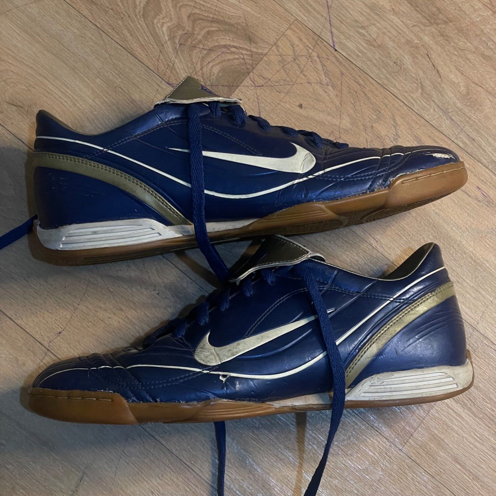 Nike VINTAGE Nike RONALDO indoor Shoes R9 Rare Football 2005 Size US 10 / EU 43 - 8 Thumbnail