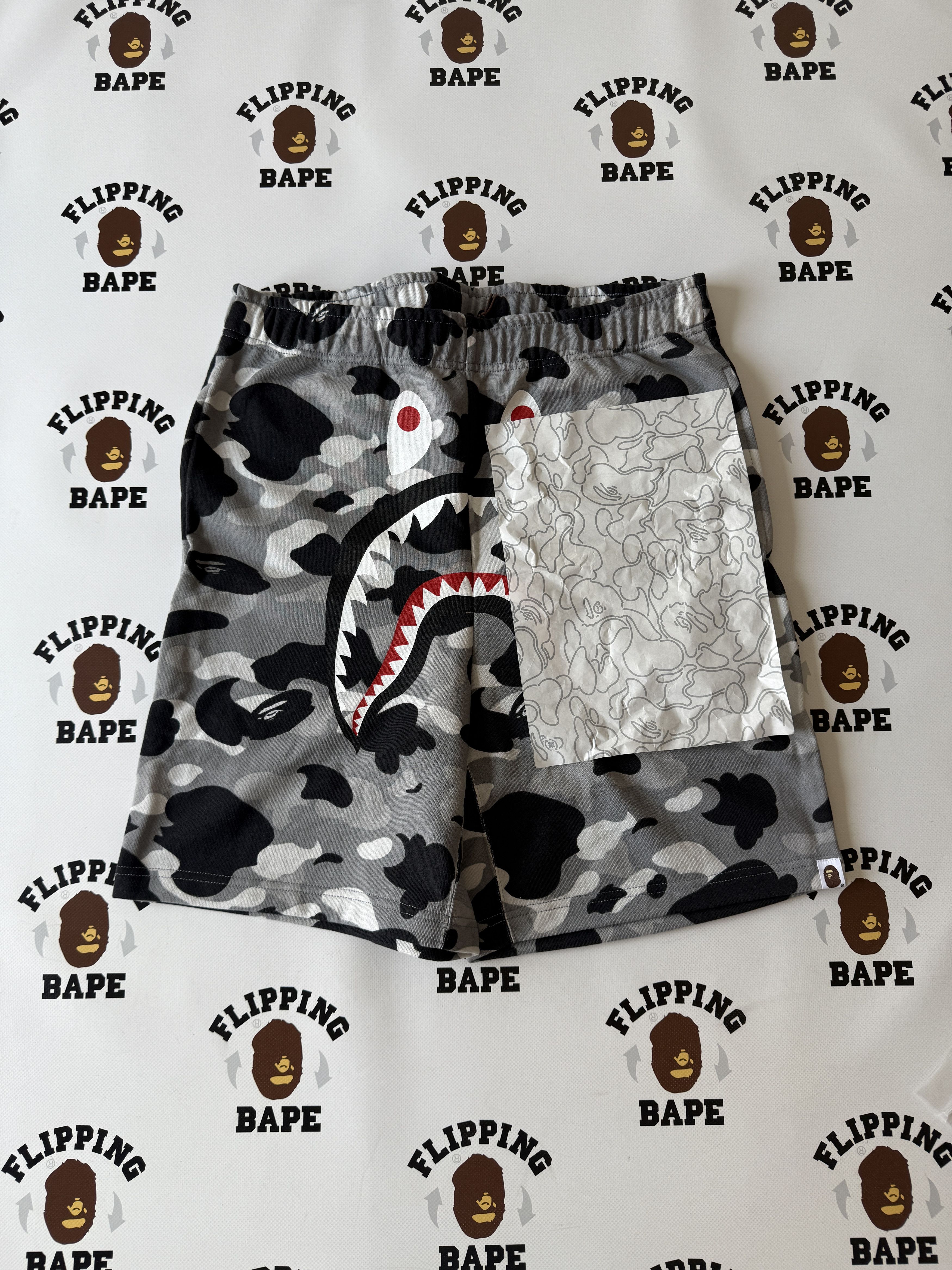 Bape 1ST CAMO SHARK REGULAR FIT SWEAT SHORTS Size US 34 / EU 50 - 4 Thumbnail