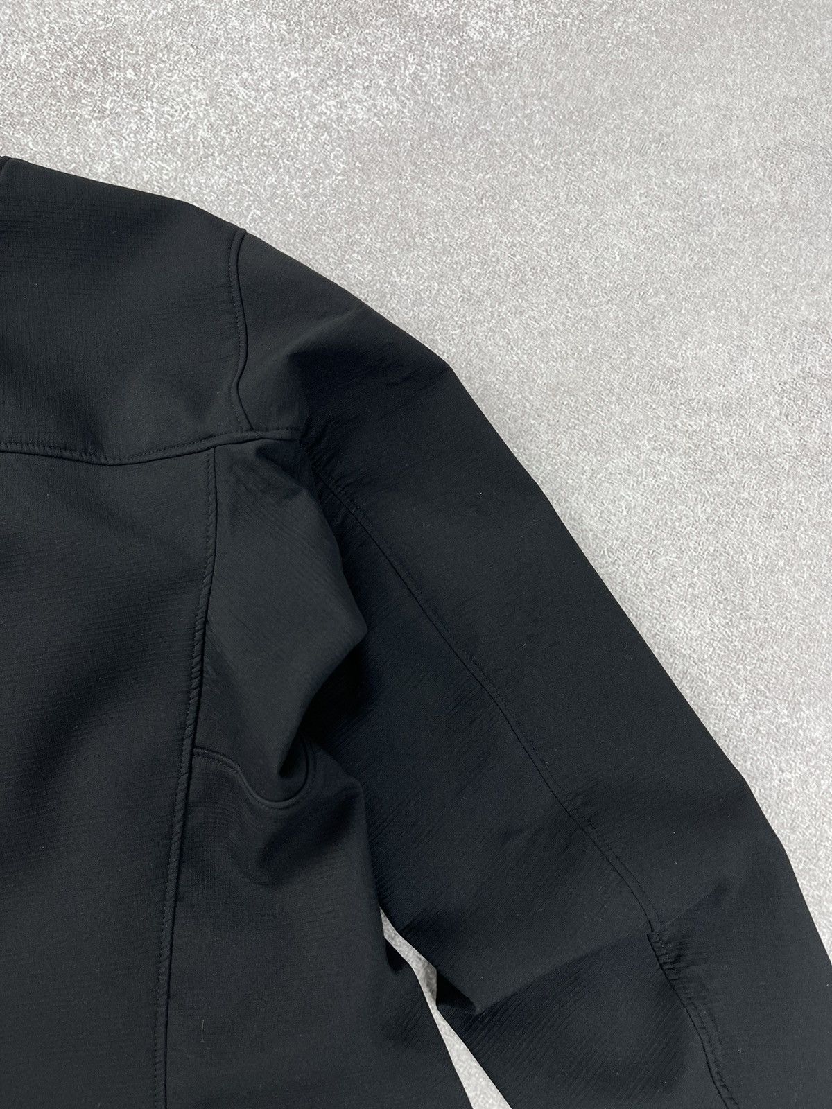Arc'teryx Vintage Arcteryx Softshell Jacket Women’s Size S / US 4 / IT 40 - 10 Thumbnail