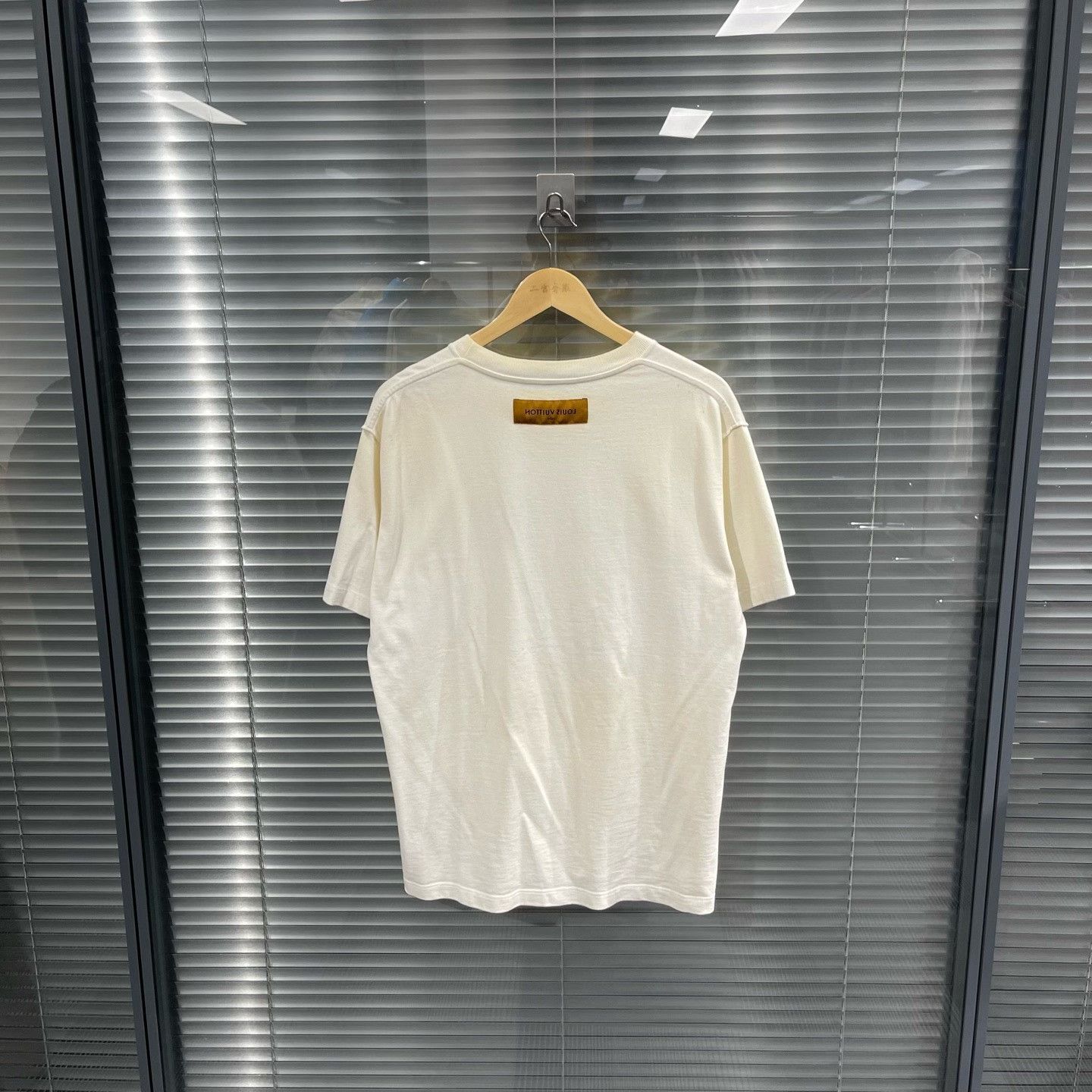 Louis Vuitton Louis Vuitton Script Logo Embroidered T-Shirt Size US L / EU 52-54 / 3 - 2 Thumbnail
