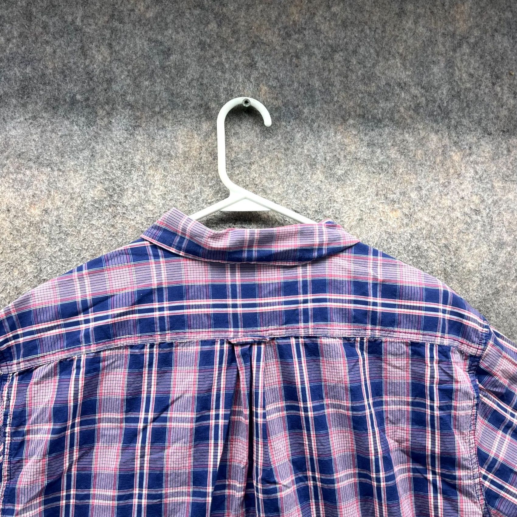Izod VINTAGE Izod Shirt Men XL Blue Pink Plaid Button-Down Relaxed Saltwater Collection Casual Button-Up Short Sleeve Size US XL / EU 56 / 4 - 3 Thumbnail