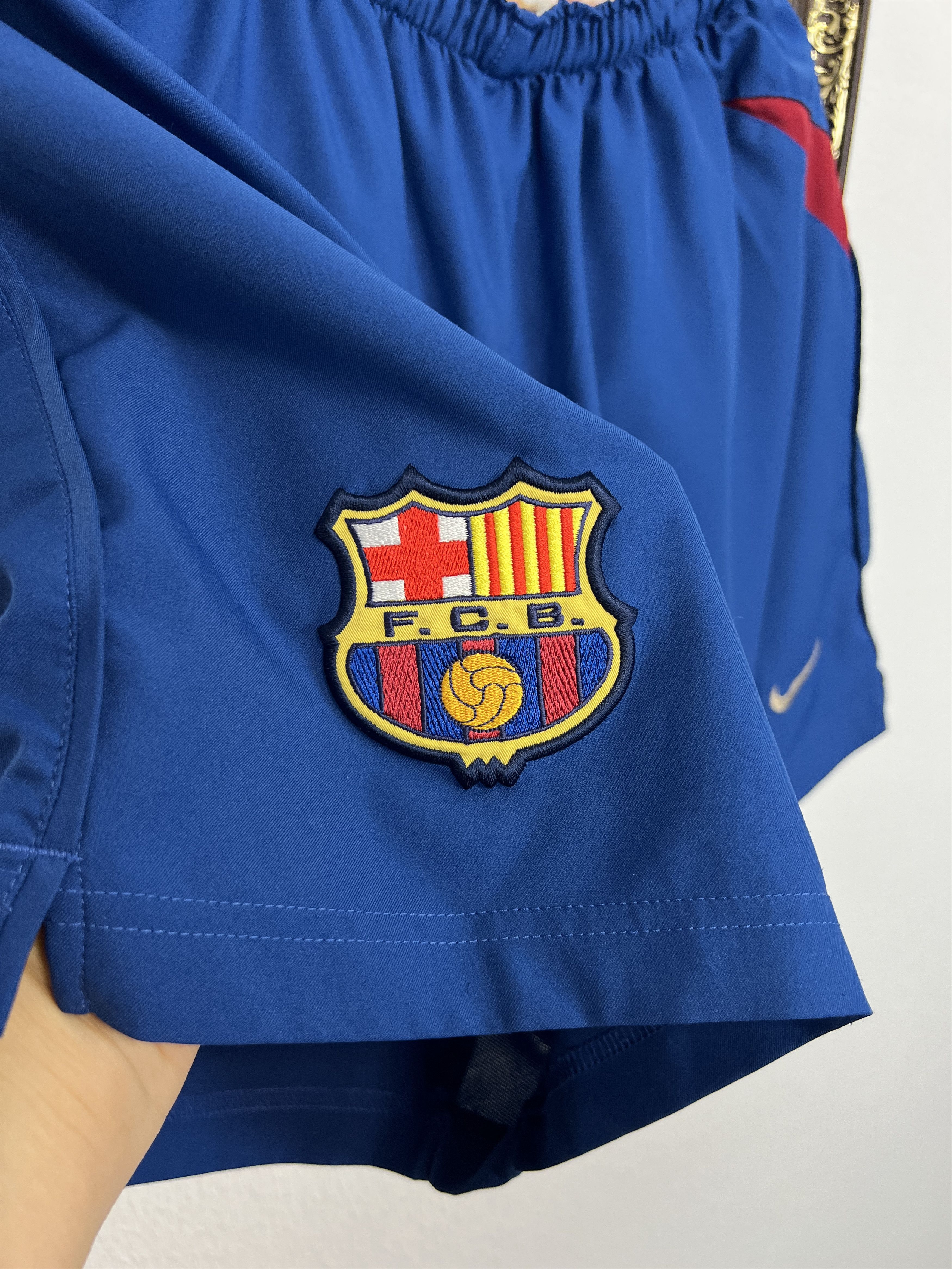 Nike Vintage Barcelona Football Shorts Soccer Track Rare Hype Size US 34 / EU 50 - 4 Thumbnail