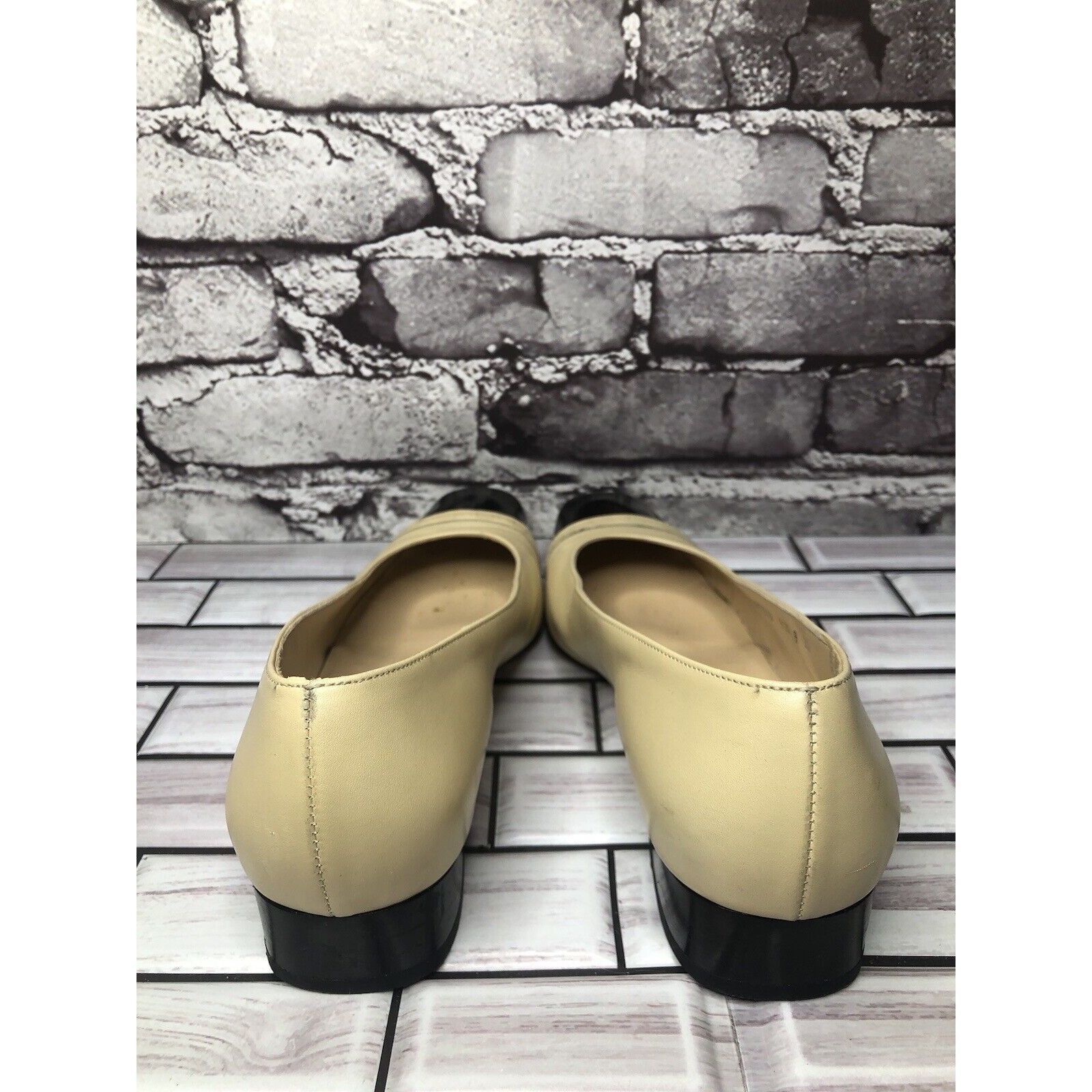 Salvatore Ferragamo Salvatore Ferragamo Marissa Nude Leather Black Cap Toe Pumps Size US 8.5 / IT 38.5 - 4 Thumbnail