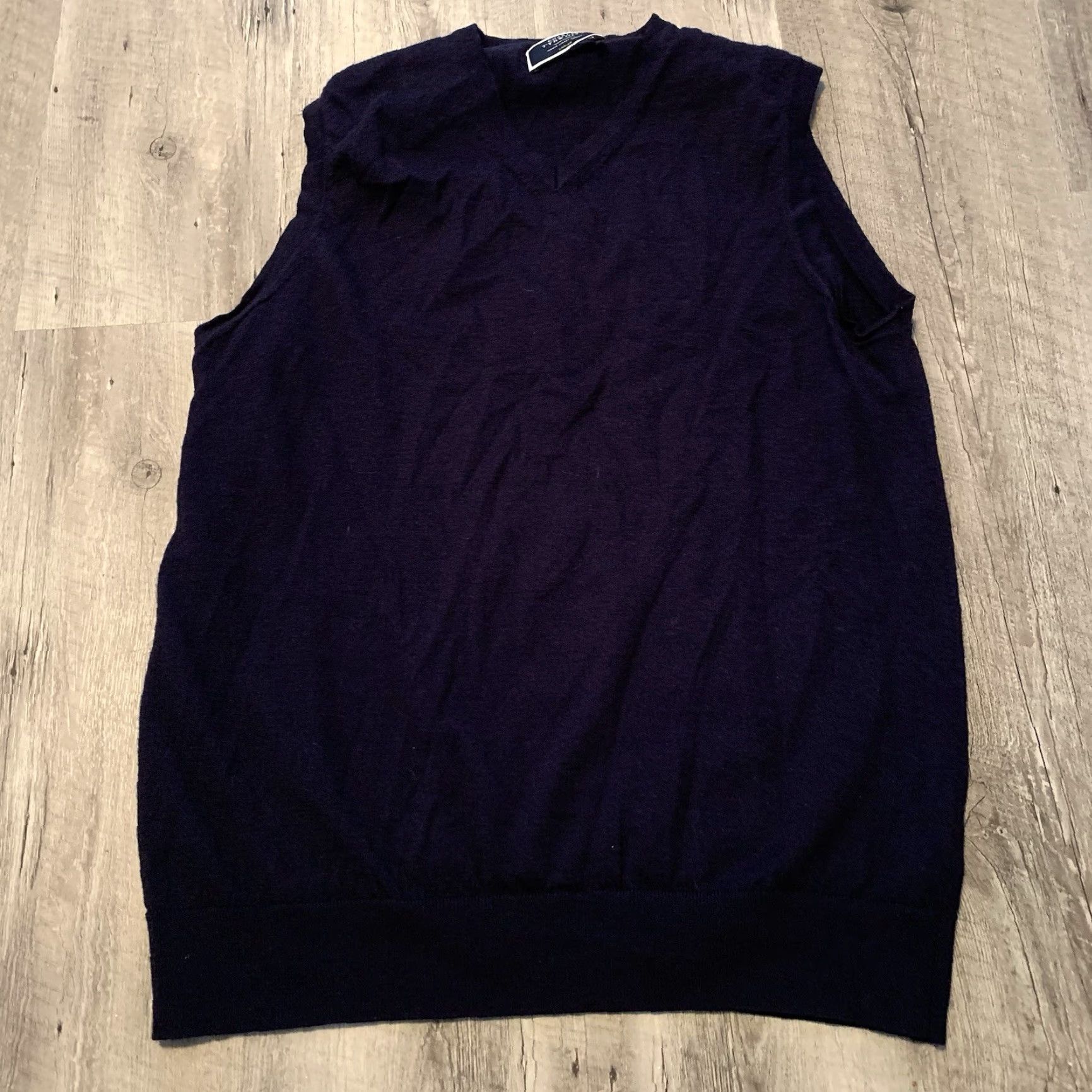 Charles Tyrwhitt Charles Tyrwhitt Sweater Vest Mens Large Navy Blue Merino Wool Lightweight Size US L / EU 52-54 / 3 - 3 Thumbnail