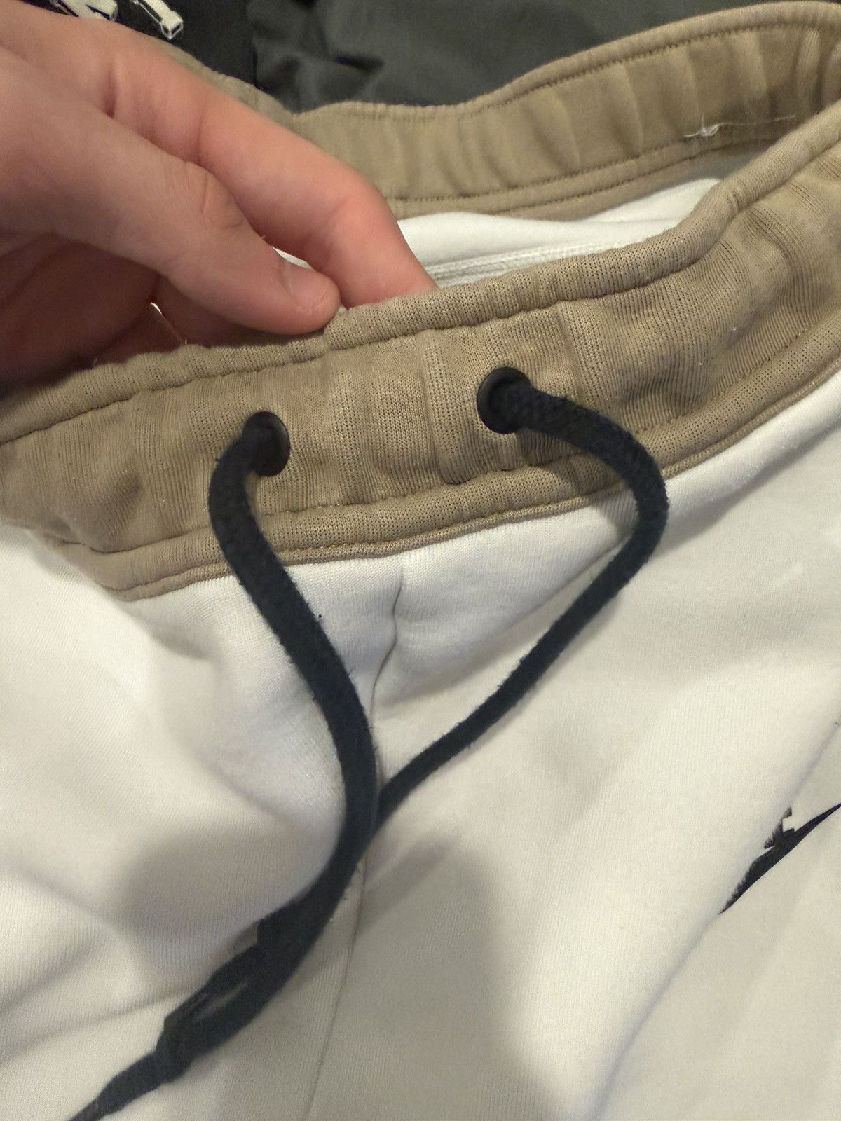 Nike Nike tech pants cream Size US M / EU 48-50 / 2 - 3 Thumbnail