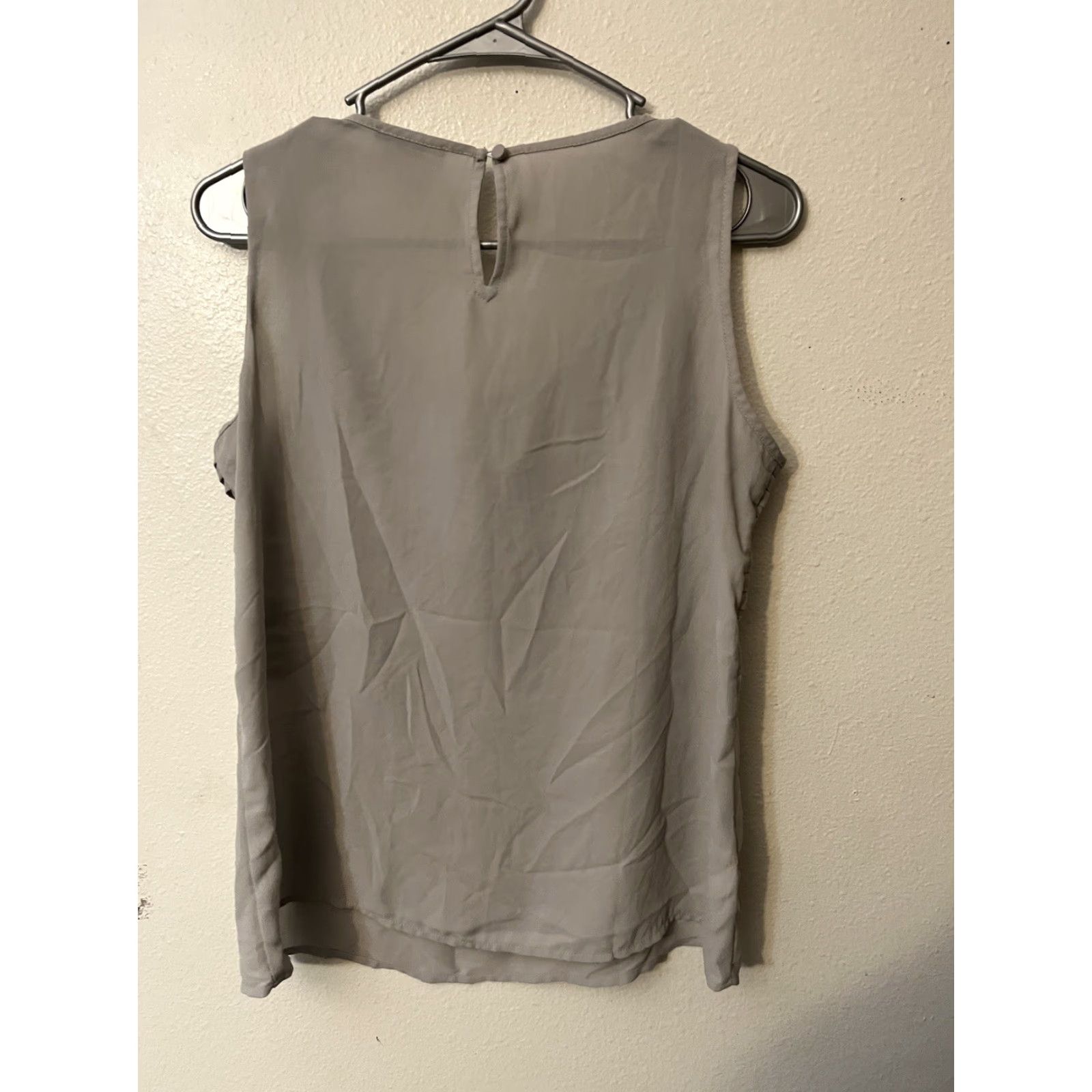 Loft VINTAGE Loft Womens Tank Top MP Gray Ruffle Lace Detailing Pre-Owned Condition Used Size M / US 6-8 / IT 42-44 - 2 Thumbnail