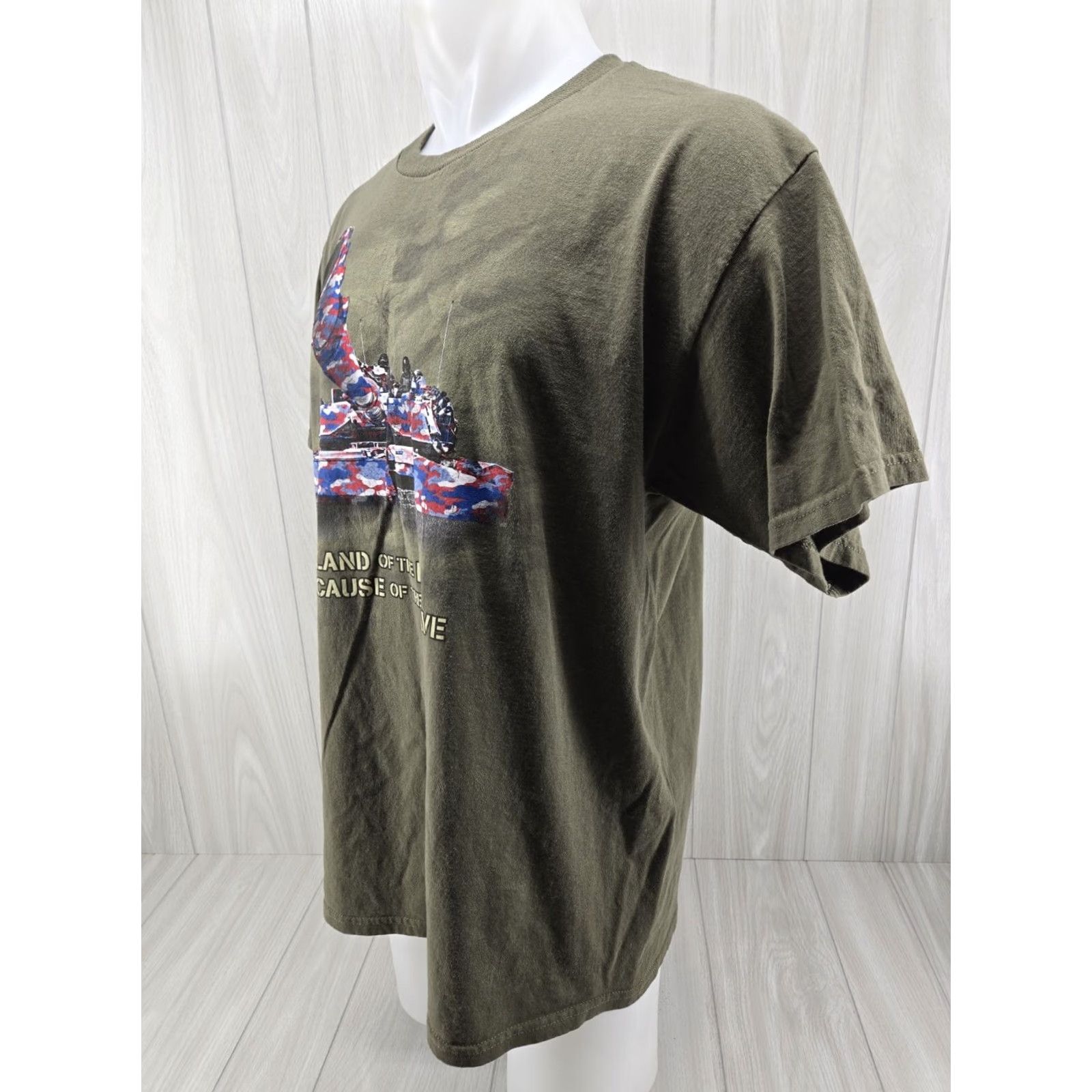 Vintage VINTAGE Land Of The Free Because Of The Brave XL Olive Green Tank Graphic T Shirt Size US XL / EU 56 / 4 - 3 Thumbnail