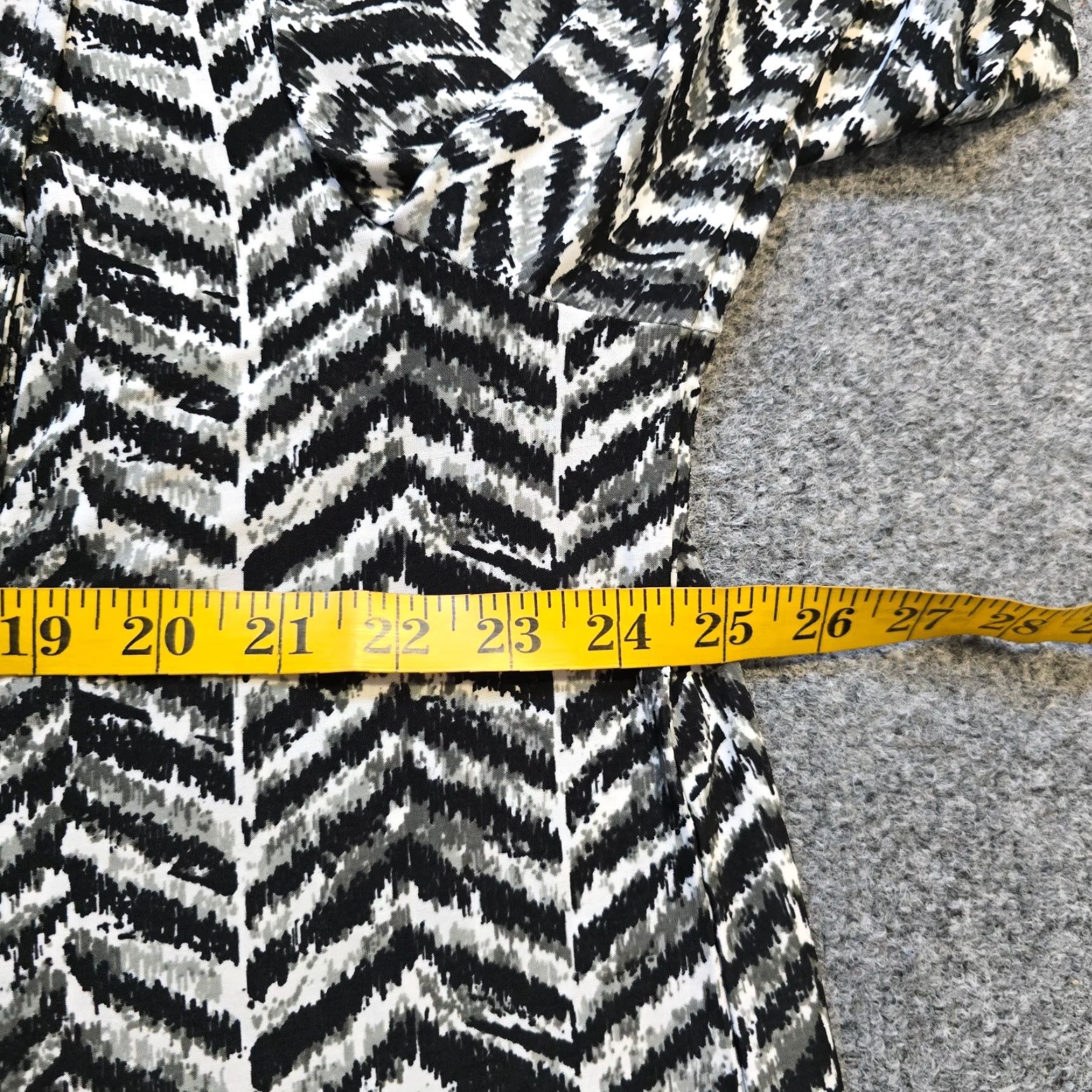 Vintage Cocomo Top Women 3X Black Gray Herringbone 3/4 Sleeve V-Neck Stretch Career Blouse Size XXL / US 16-18 / IT 52-54 - 5 Thumbnail