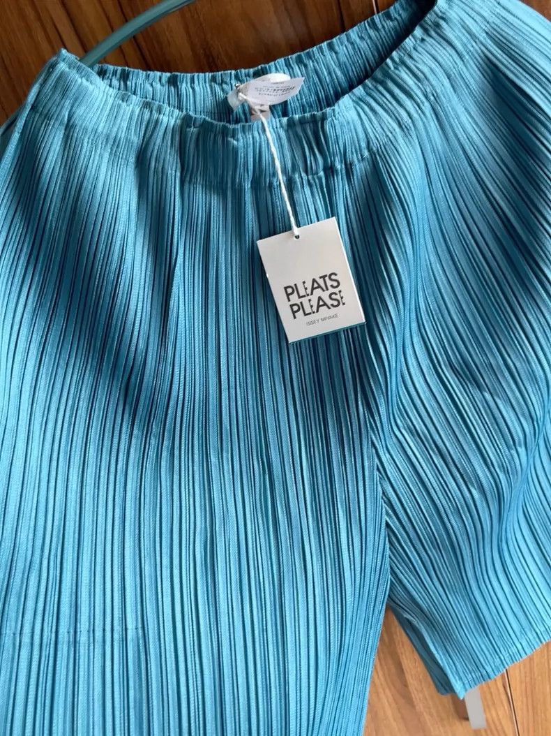 Issey Miyake Issey Miyake size:3 Blue pleated shorts Size 42" / US 20 - 7 Thumbnail