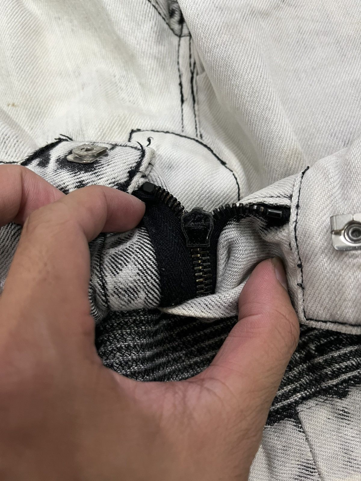 Balmain BALMAIN DECARNIN ERA 2011 BLEACH JEANS Size US 32 / EU 48 - 9 Thumbnail