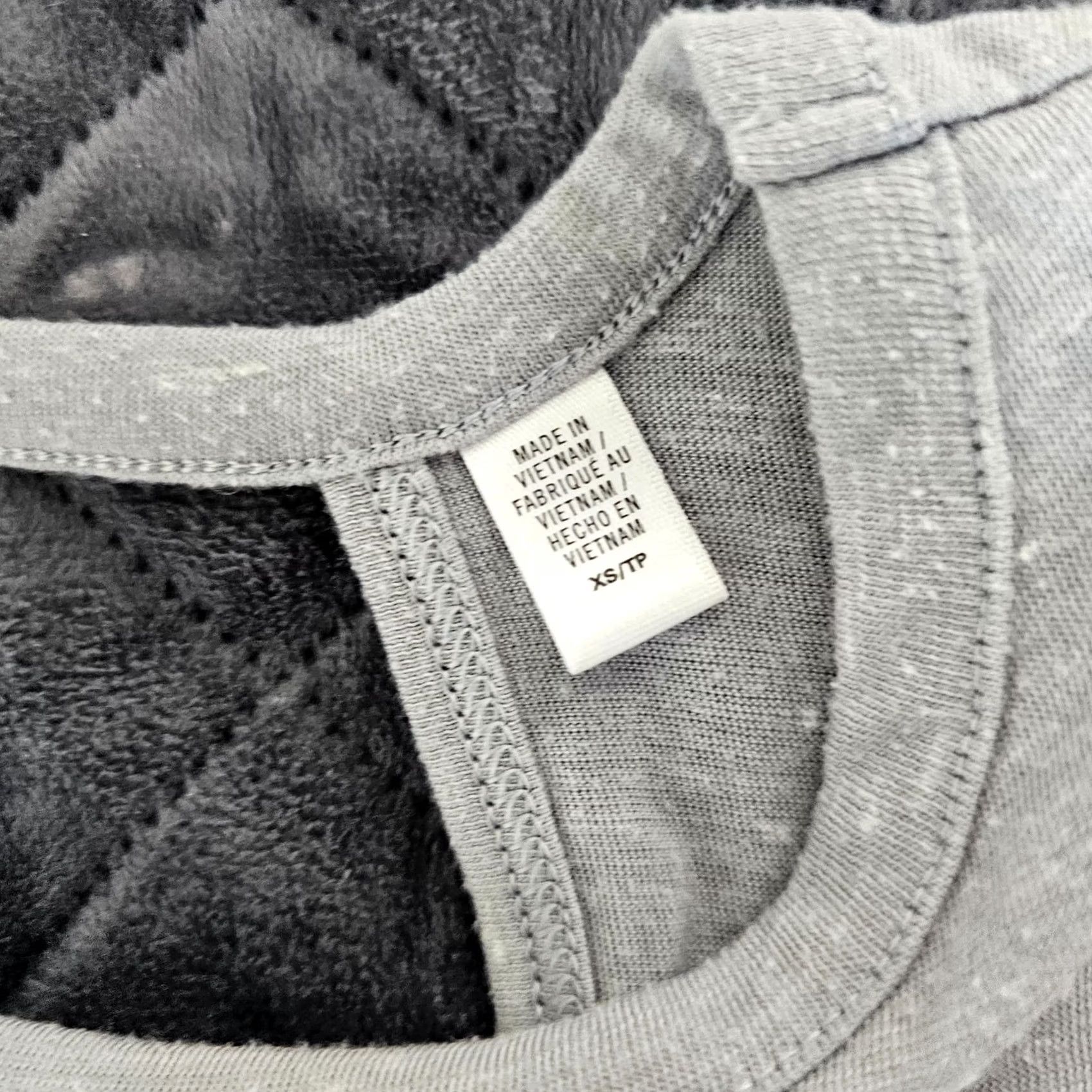 Victoria's Secret V_Sport Victoria's Secret Ultimate Strappy Side Logo Sport Top Gray Athletic Gym Tight Tank Women XS Slim Logo Size XS / US 0-2 / IT 36-38 - 7 Thumbnail