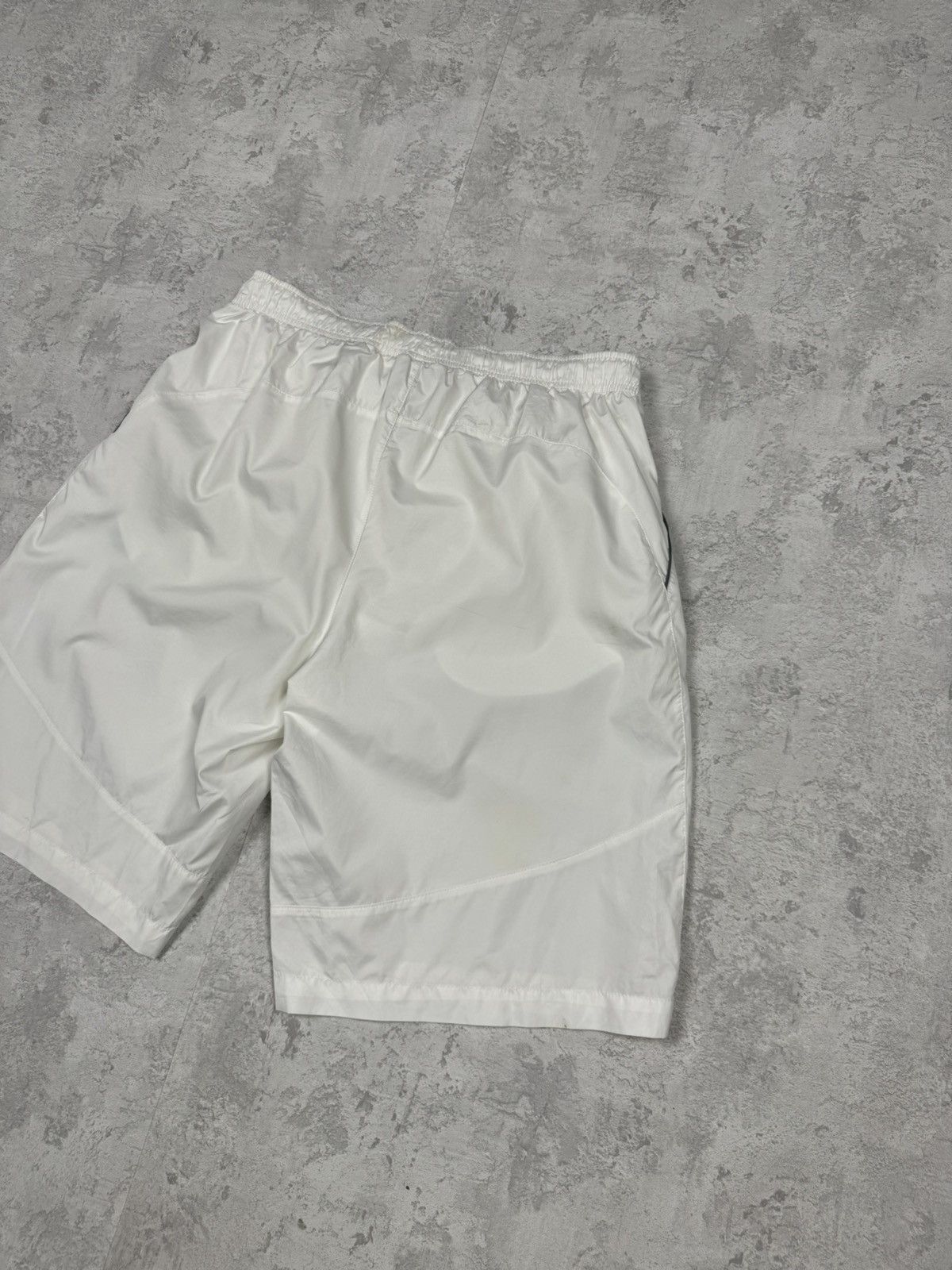 Nike Vintage Nike Y2K Streetwear Sportswear White Shorts Size L Size US 34 / EU 50 - 8 Thumbnail