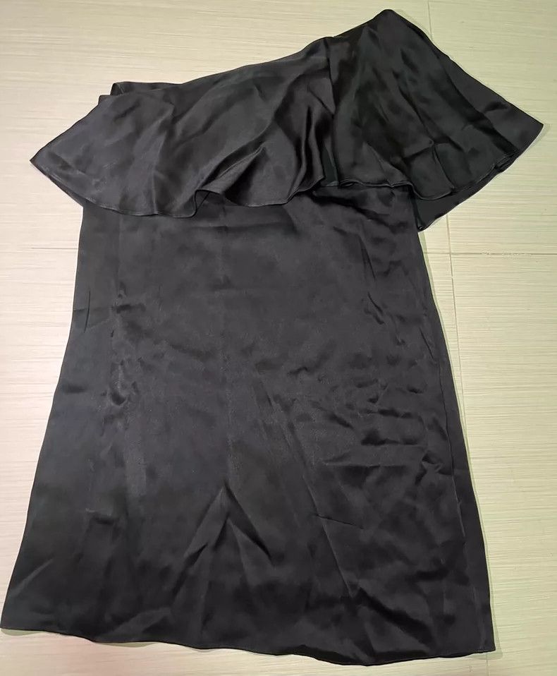 Saint Laurent Paris Saint Laurent Paris Slant Shoulder T-shirt Size XXS / US 00 / IT 34 - 1 Thumbnail