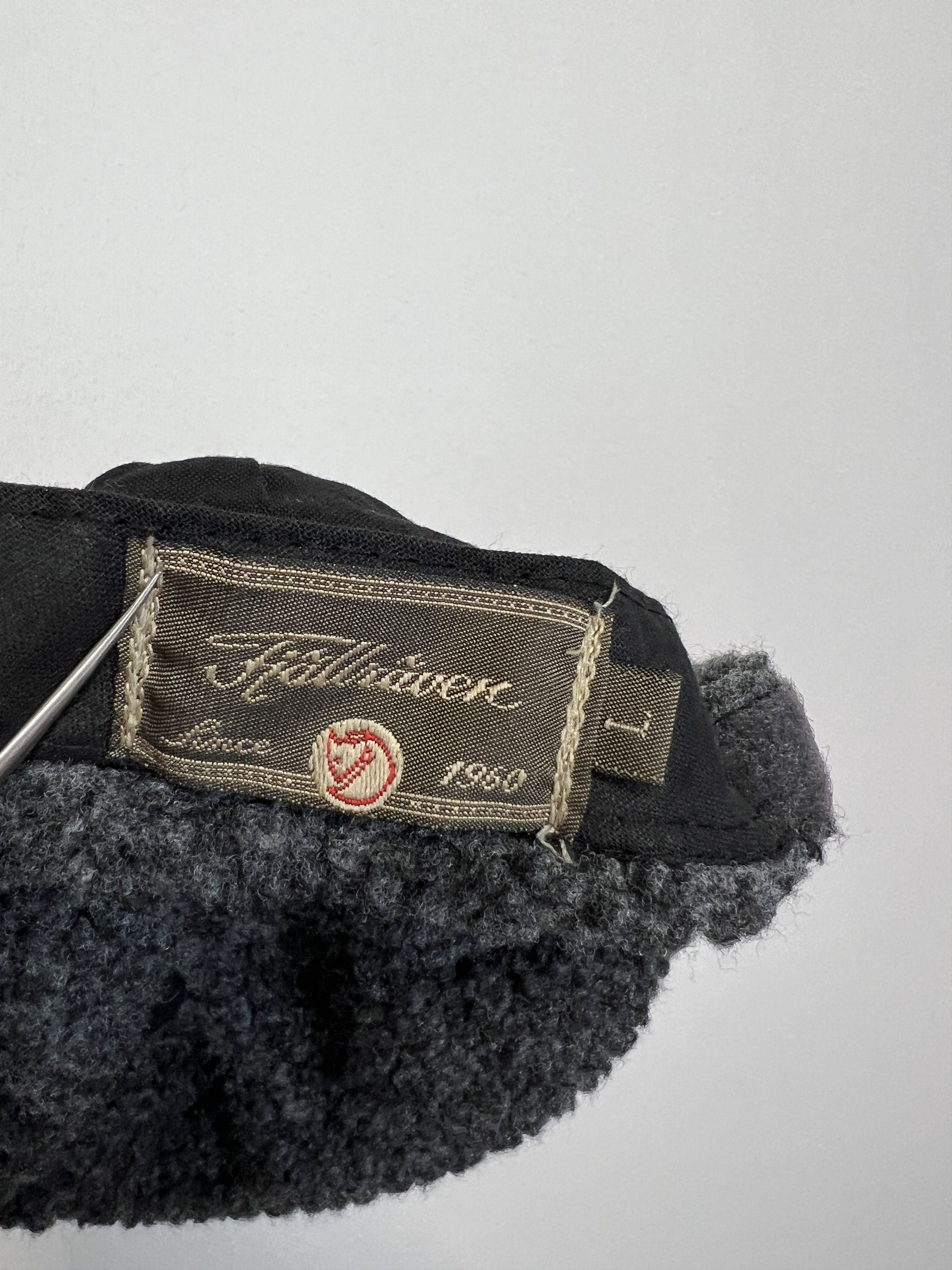 Fjallraven Hat Bommul Cap Rare Winter Warm Snapback Hype Adult Size ONE SIZE - 9 Thumbnail