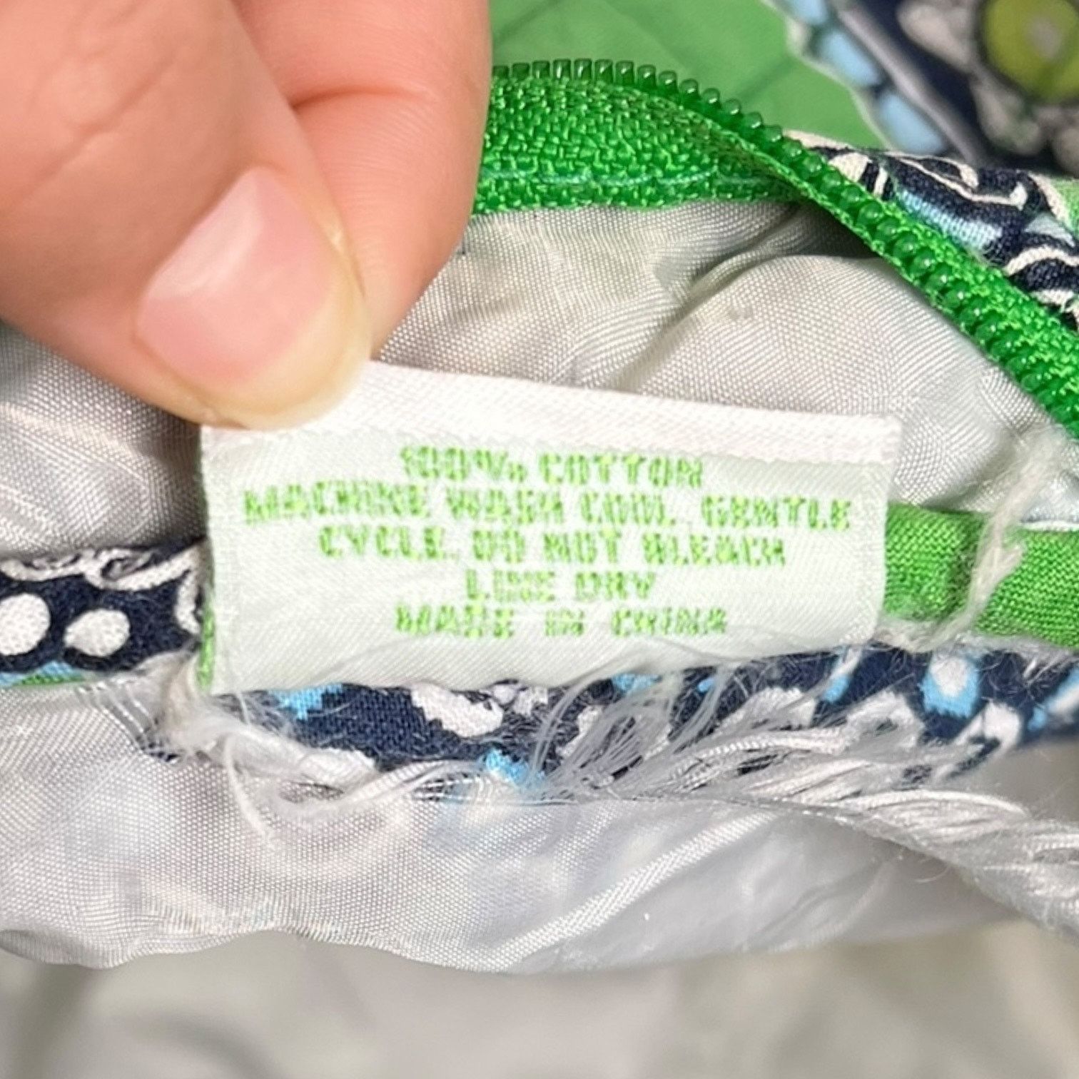 Vera Bradley Vera Bradley Cupcakes Green Retired Pattern Duffel DAMAGED Size ONE SIZE - 13 Thumbnail