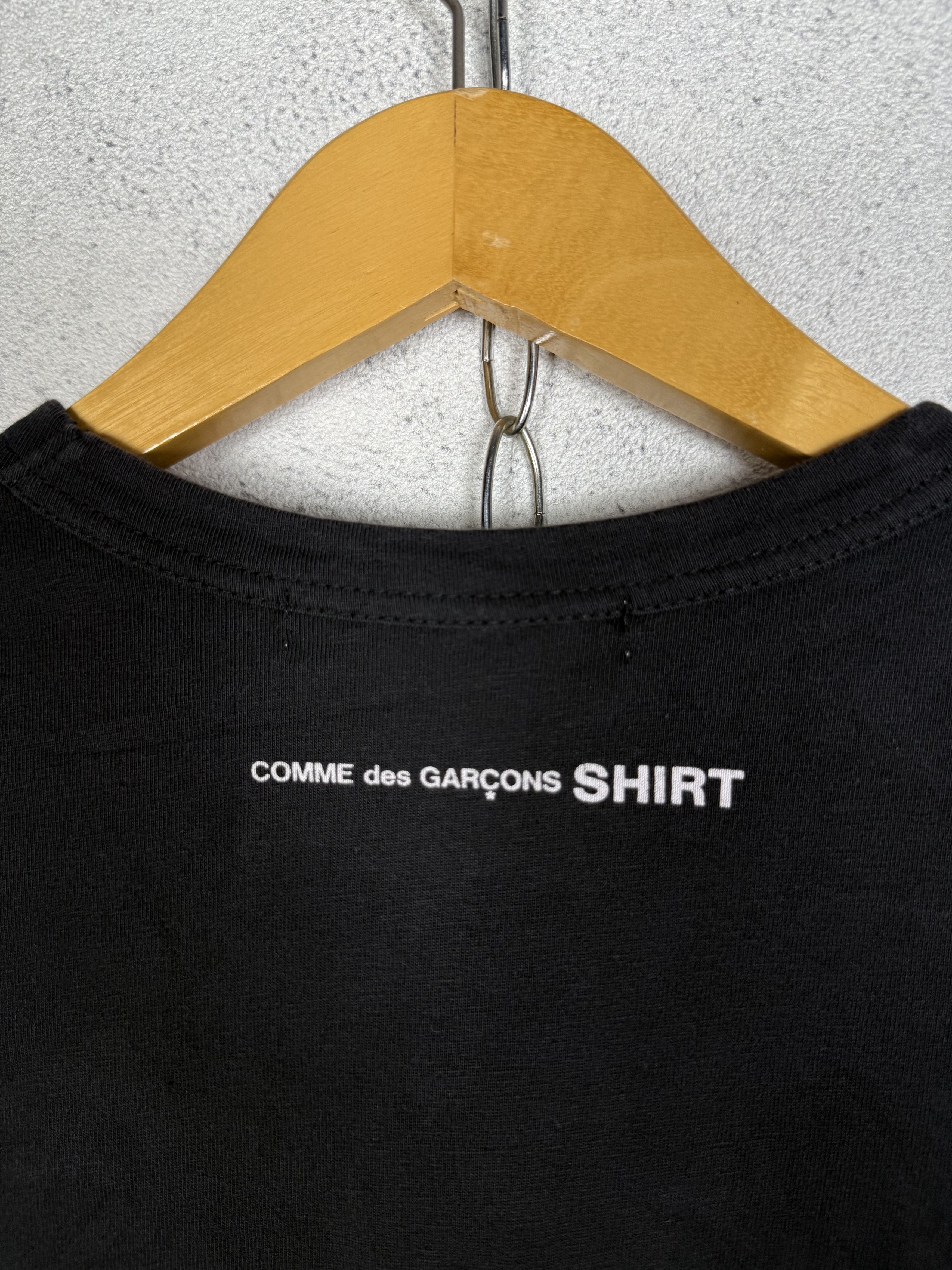 Comme des Garcons Comme Des Garcons CDG Black Back Logo TShirt Size US S / EU 44-46 / 1 - 1 Thumbnail