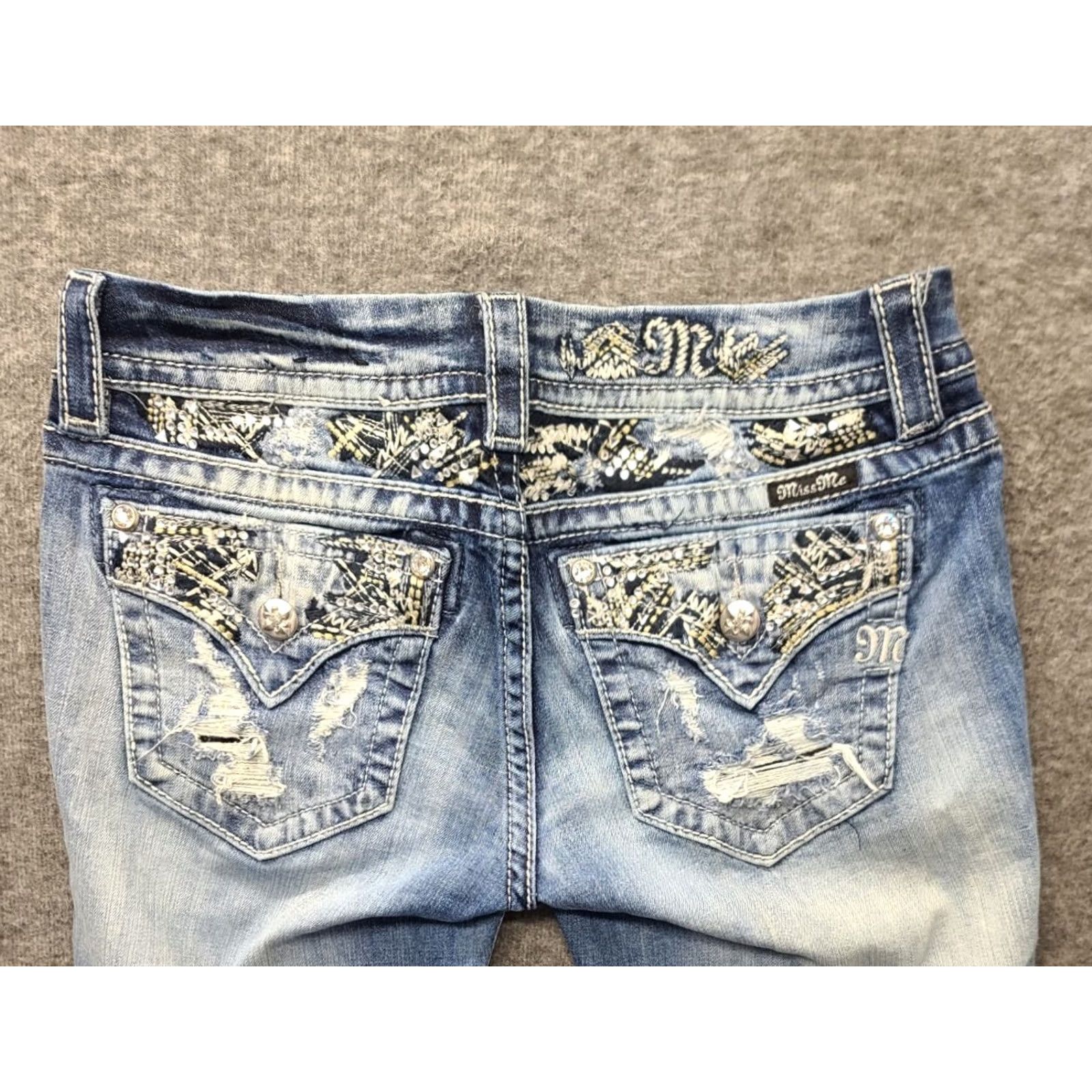 Miss Me Miss Me Jeans Womens 28x28 Signature Rise Cropped Distressed Thrashed Raw Hem Denim Cotton Spandex 5-Pocket Design Blue Cropped Regular Womens Jeans Size 28" / US 6 / IT 42 - 2 Thumbnail
