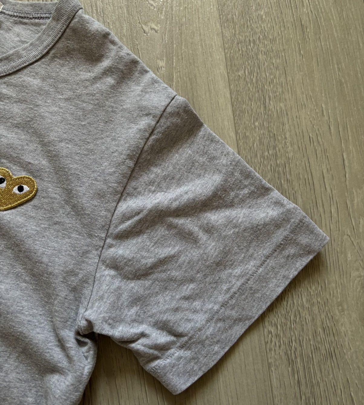 Comme des Garcons × Vintage Vintage Play Comme Des Garcons T Shirt Gold Heart Size M / US 6-8 / IT 42-44 - 4 Thumbnail
