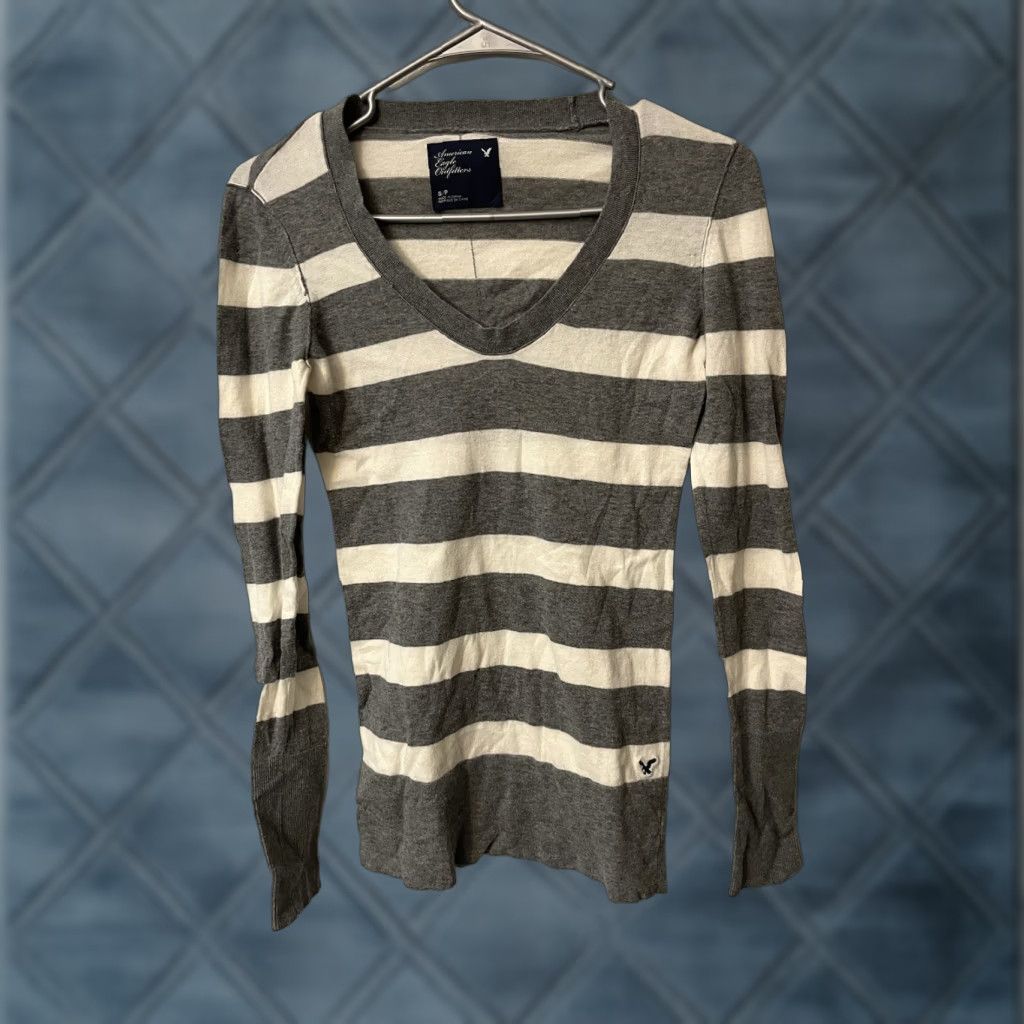 American Eagle Outfitters AMERICAN EAGLE Sweater Womens Small Pullover Knit V Neck Gray White Striped Size S / US 4 / IT 40 - 1 Thumbnail