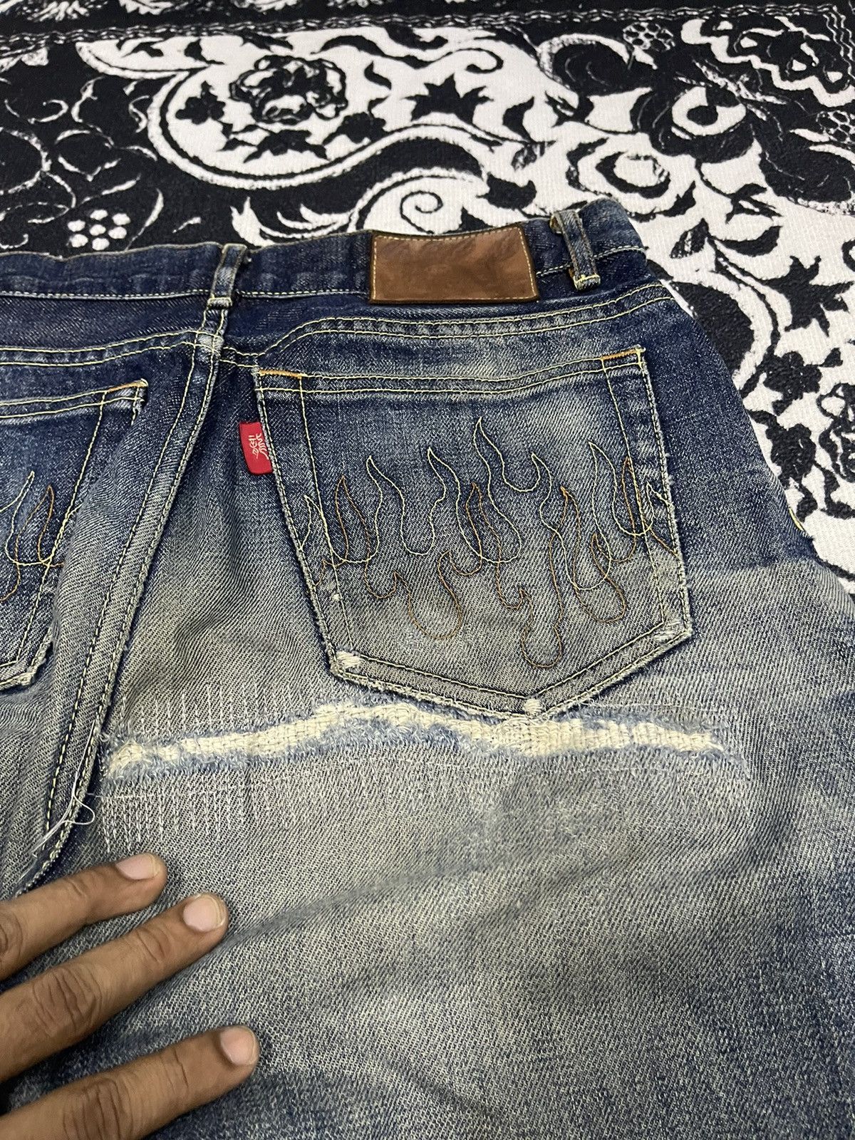 Beauty Beast 90s DRAGON JEANS FLAME POCKET SALVEDGE DISTRESSED Size US 28 / EU 44 - 16 Thumbnail