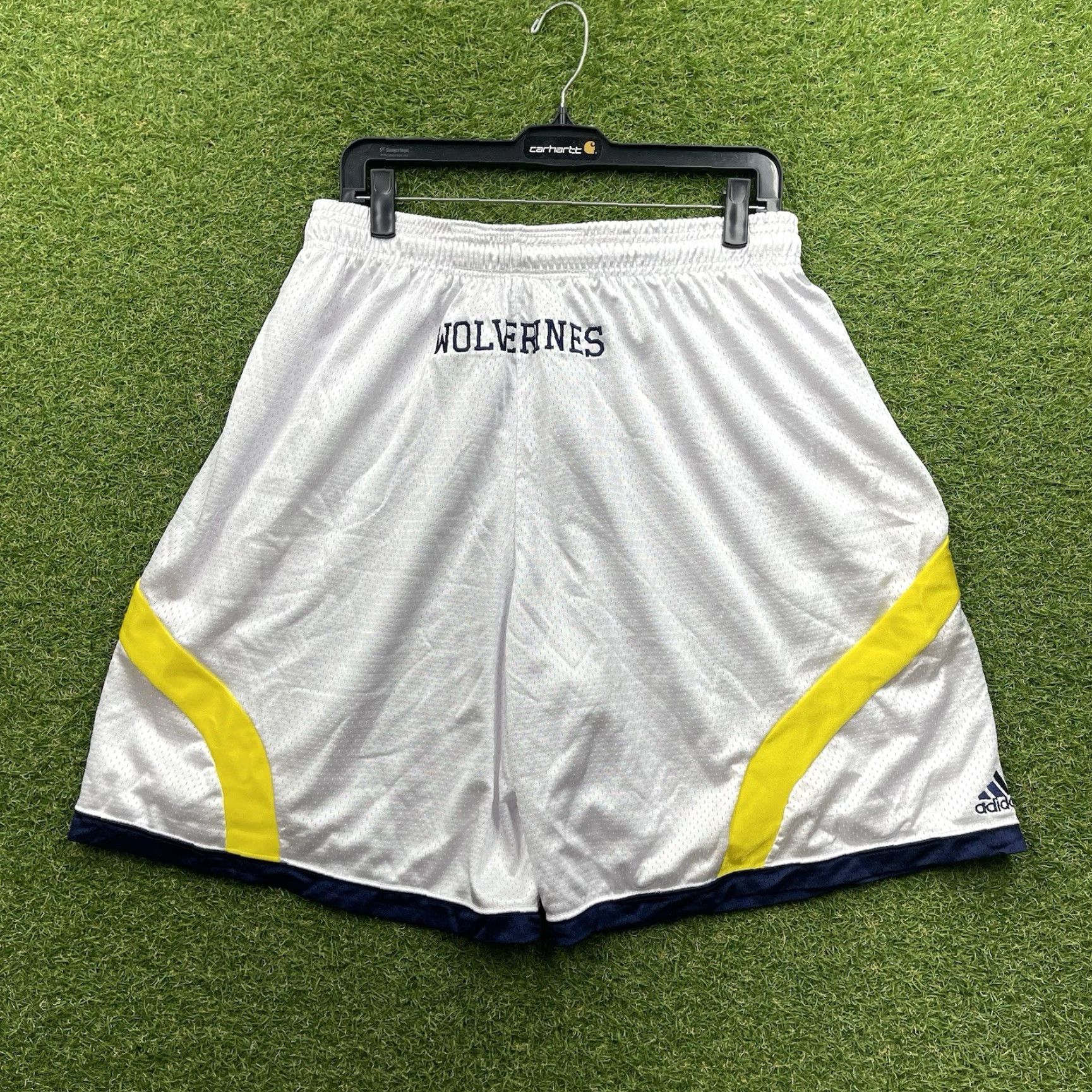 Adidas VINTAGE Adidas Michigan Wolverines Shorts Mens XL Team Issued Basketball Y2K Size US 36 / EU 52 - 2 Thumbnail