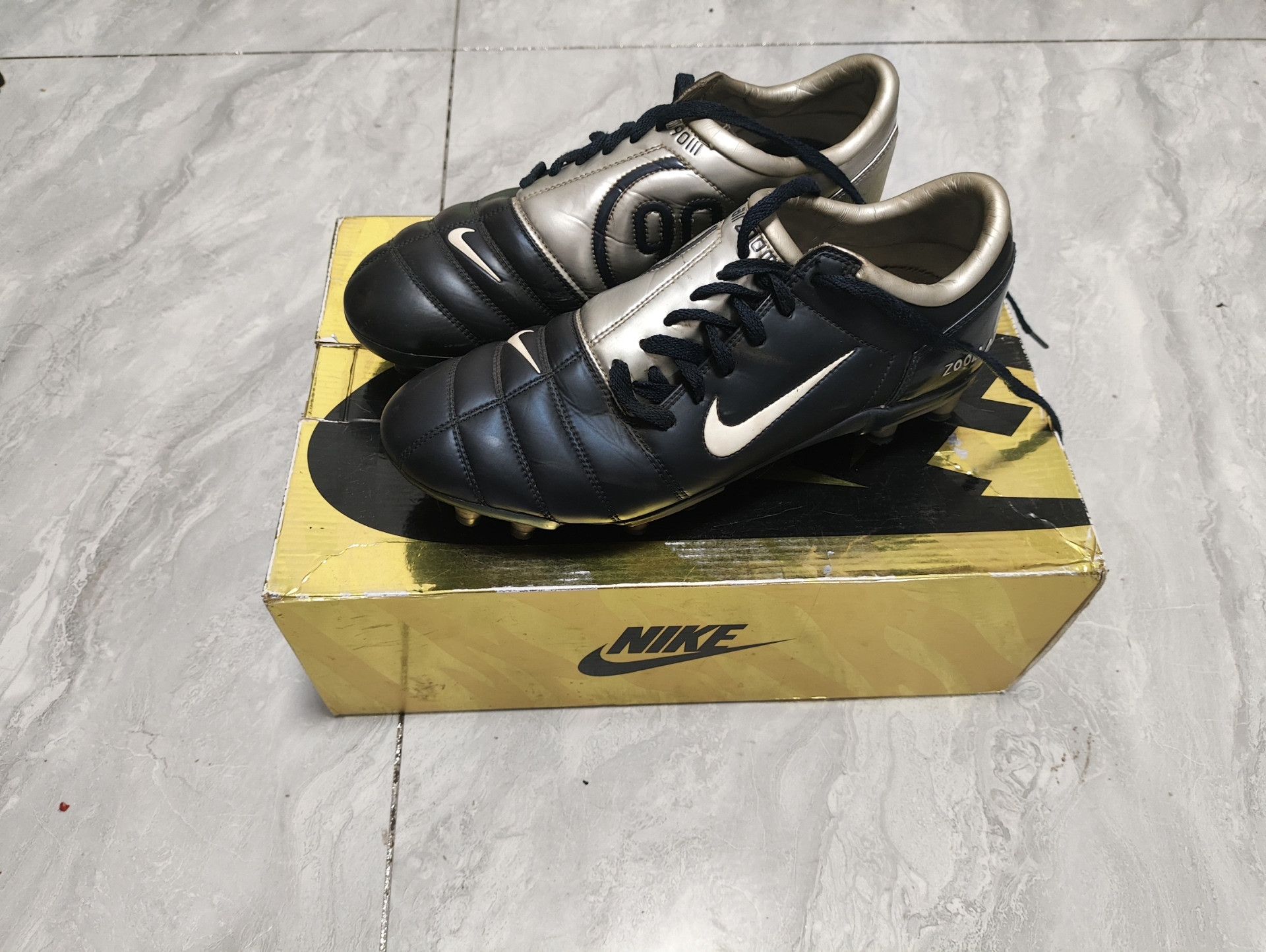 Nike Nike Retro Lowtop Sneakers 9.5 Men Size US 9.5 / EU 42-43 - 1 Thumbnail