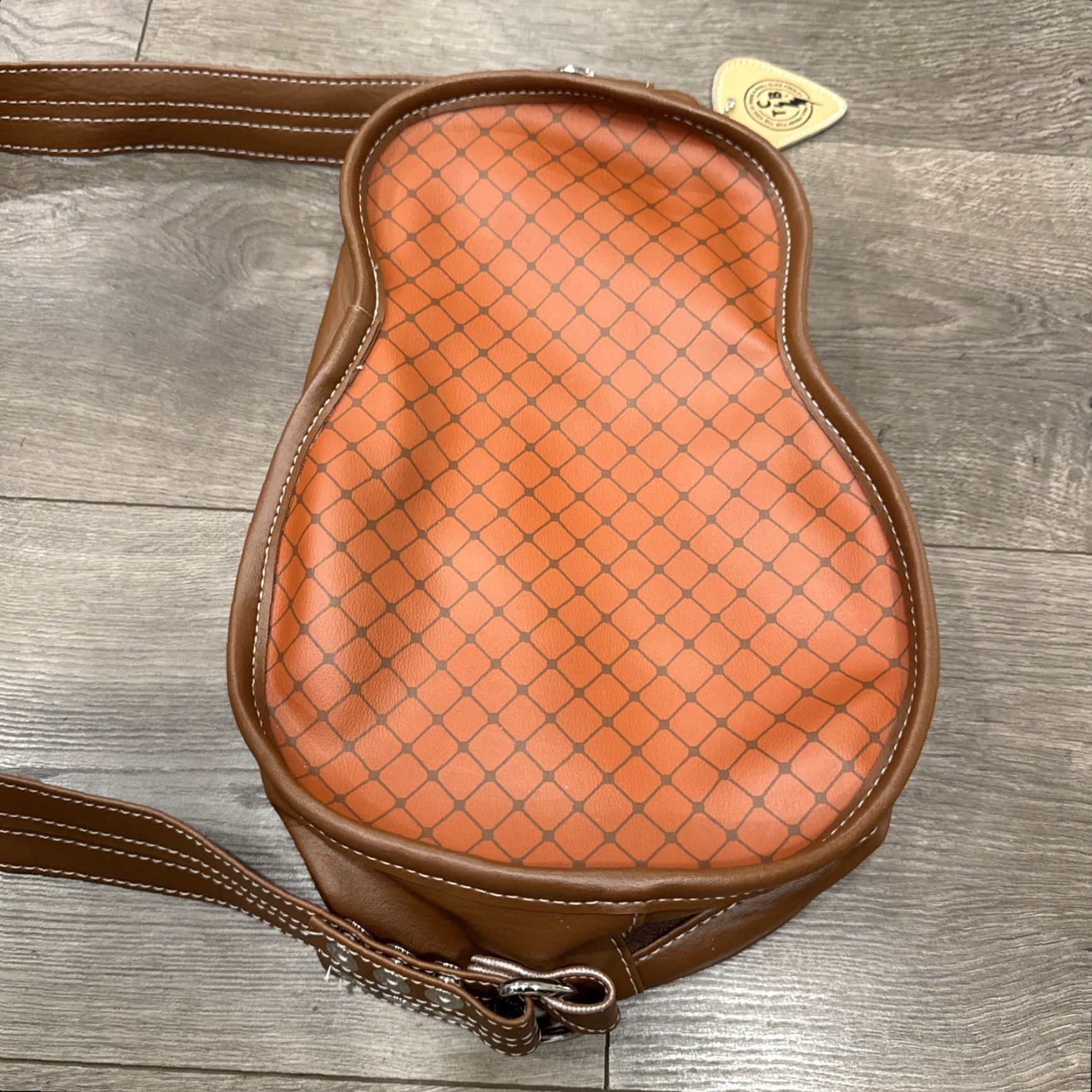Paul Frank VINTAGE Paul Frank Elvis Presley Guitar Purse Vinyl Bag 13in 8in Medium Shoulder Bag Women Size ONE SIZE - 4 Thumbnail