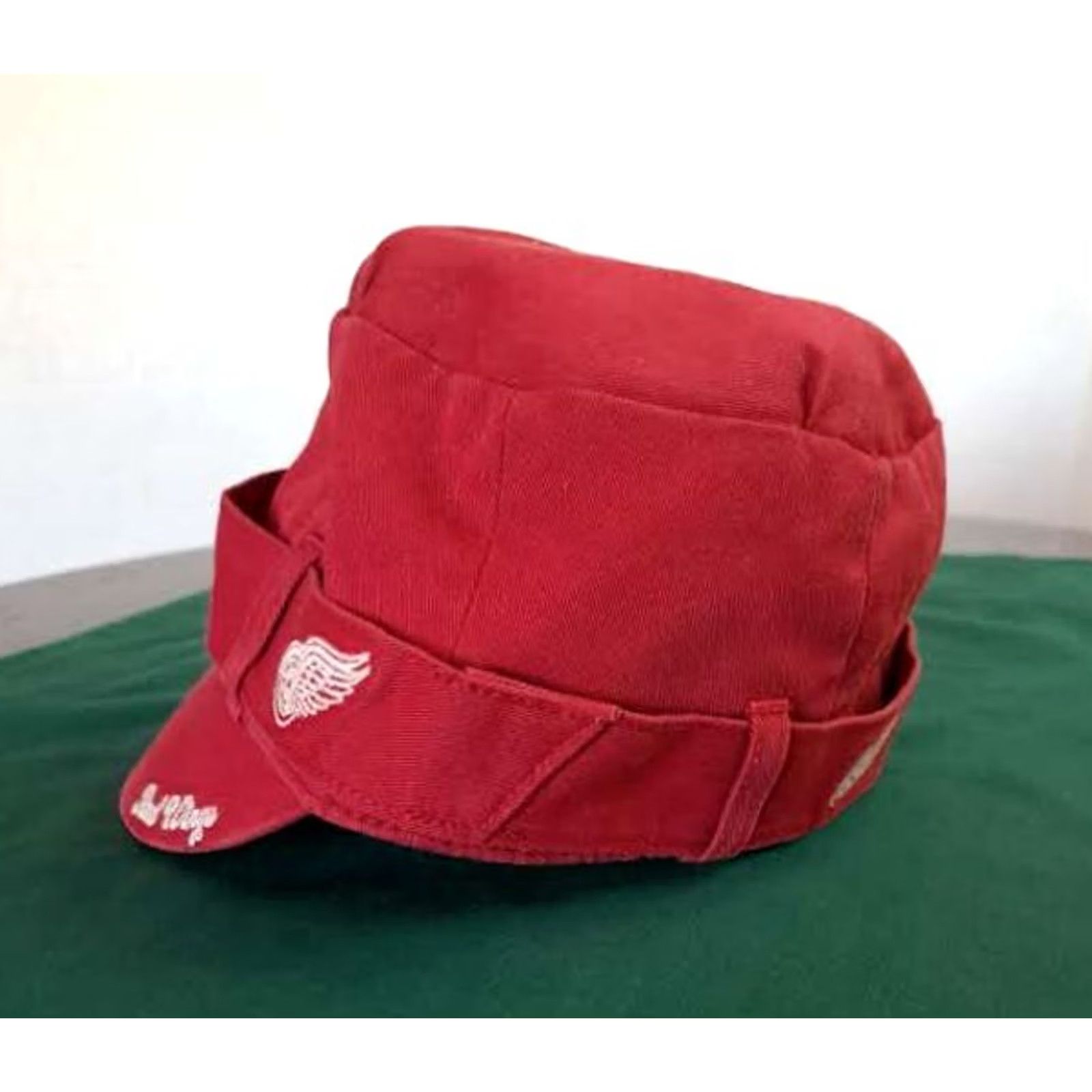 47 logo 47 Hat Womens 7 1/4 Red Pre Owned Woman Detroit Wings Fitted Cabbie Size ONE SIZE - 3 Thumbnail