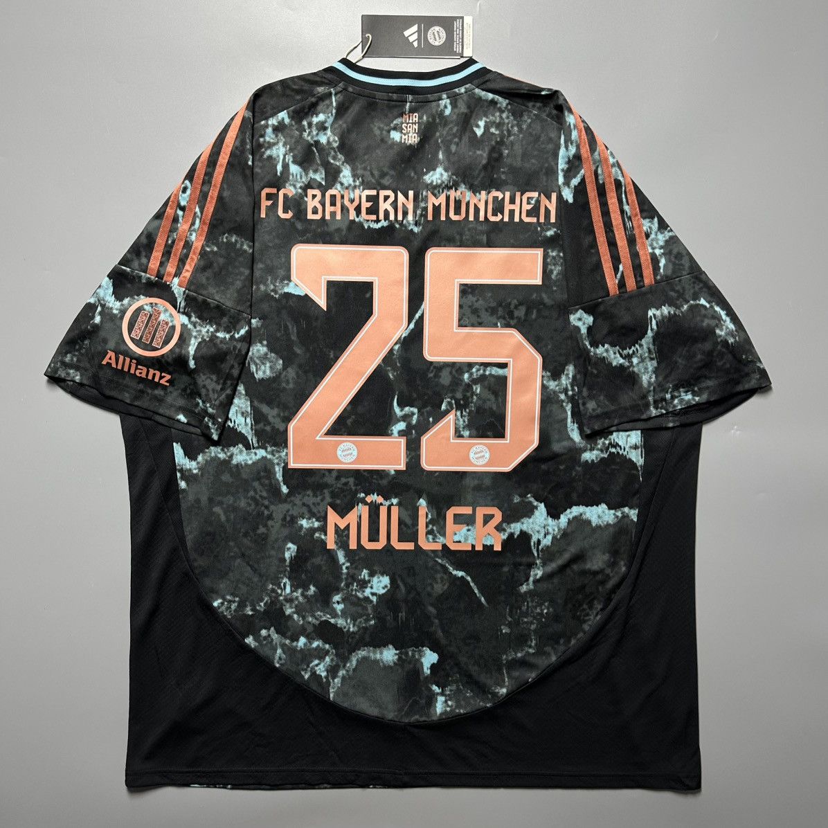 Vintage BAYERN ADIDAS 2024/2025 FOOTBALL AWAY JERSEY #25 MULLER Size US XXL / EU 58 / 5 - 1 Thumbnail