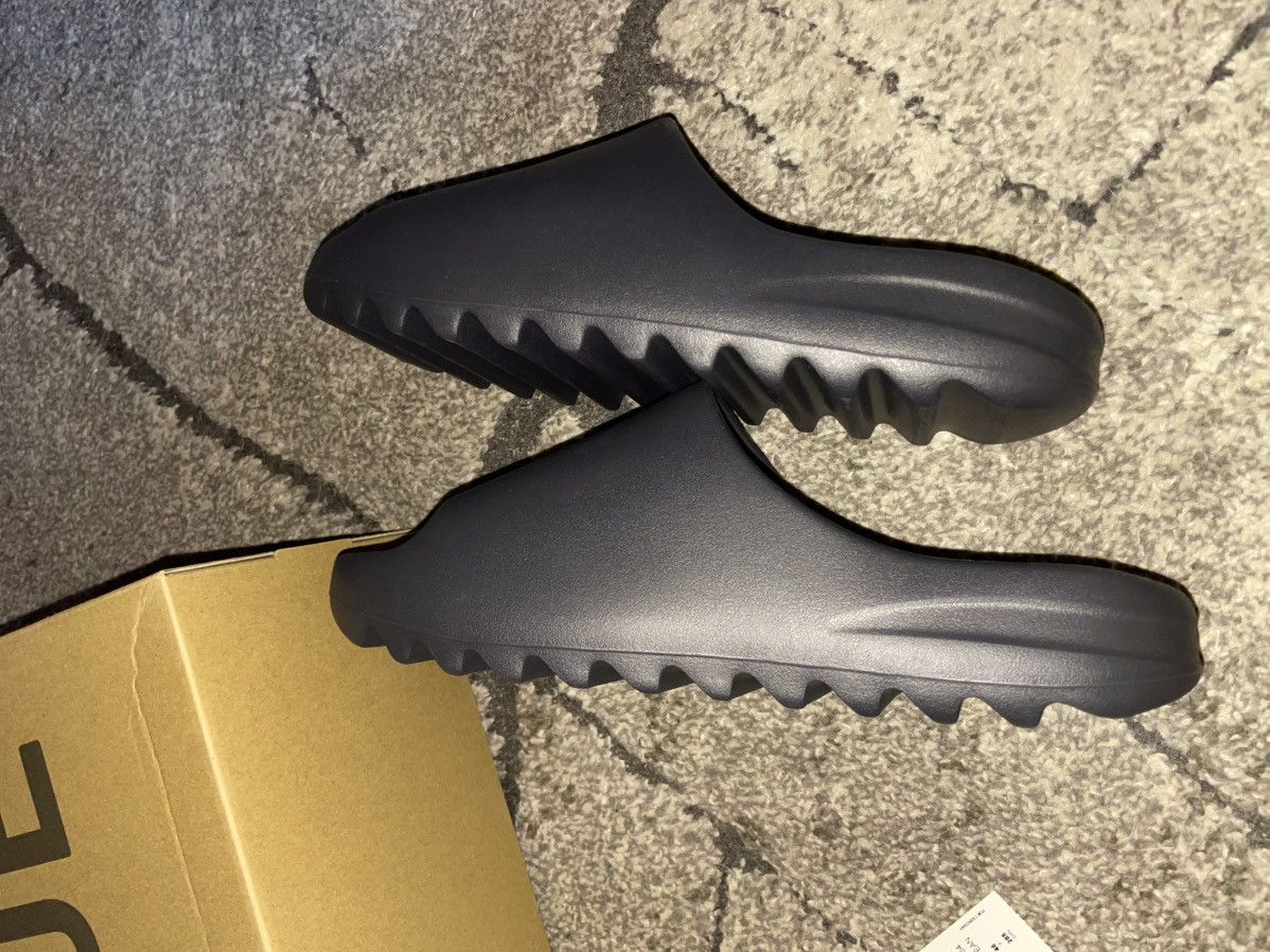 Yeezy Yeezy Slides Onyx US11/EU46 Size US 11 / EU 44 - 4 Thumbnail