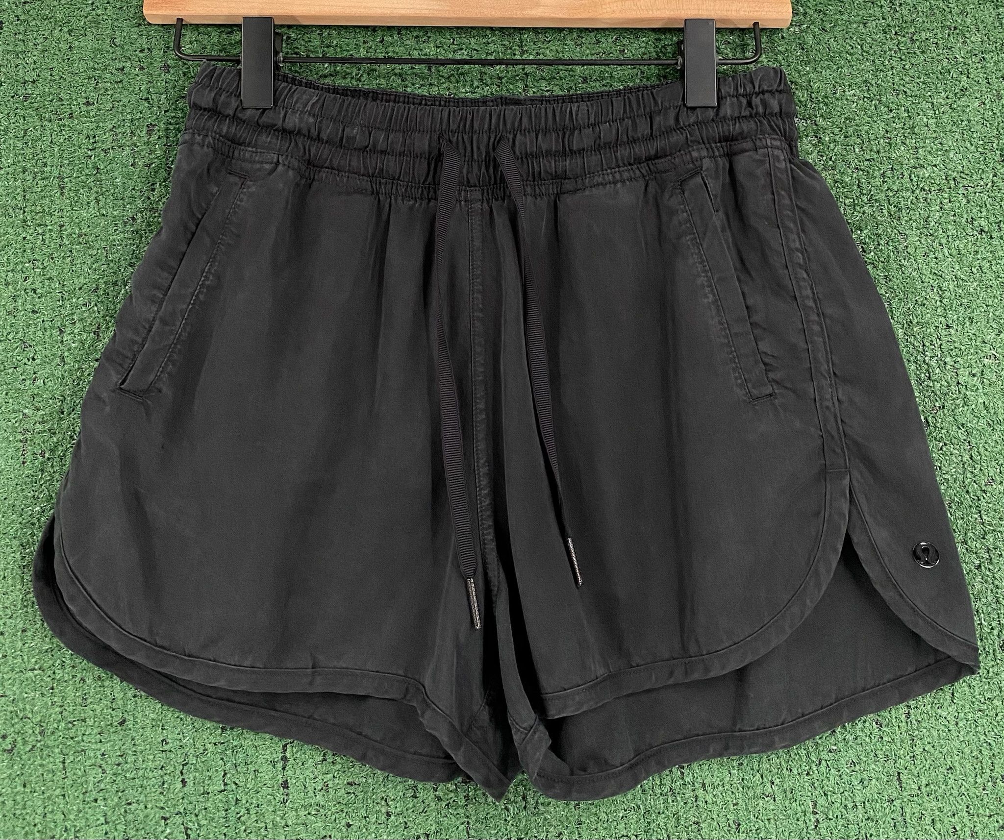 Lululemon Lululemon Tencel Lyocell Black Track Shorts Women’s Size 4 Size 28" / US 6 / IT 42 - 1 Thumbnail