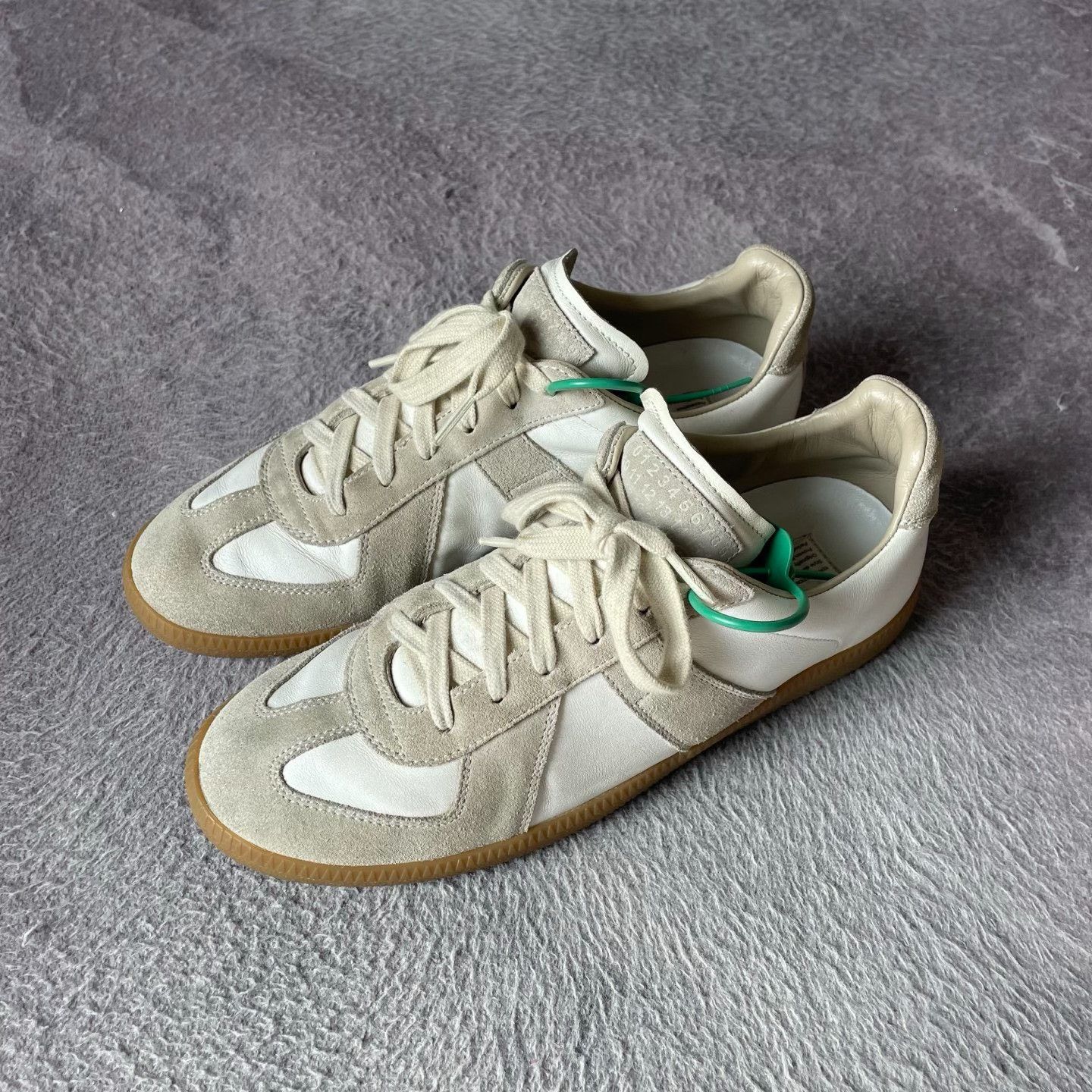 Nike Nike White Lowtop Sneakers S Men Size US 10 / EU 43 - 1 Thumbnail