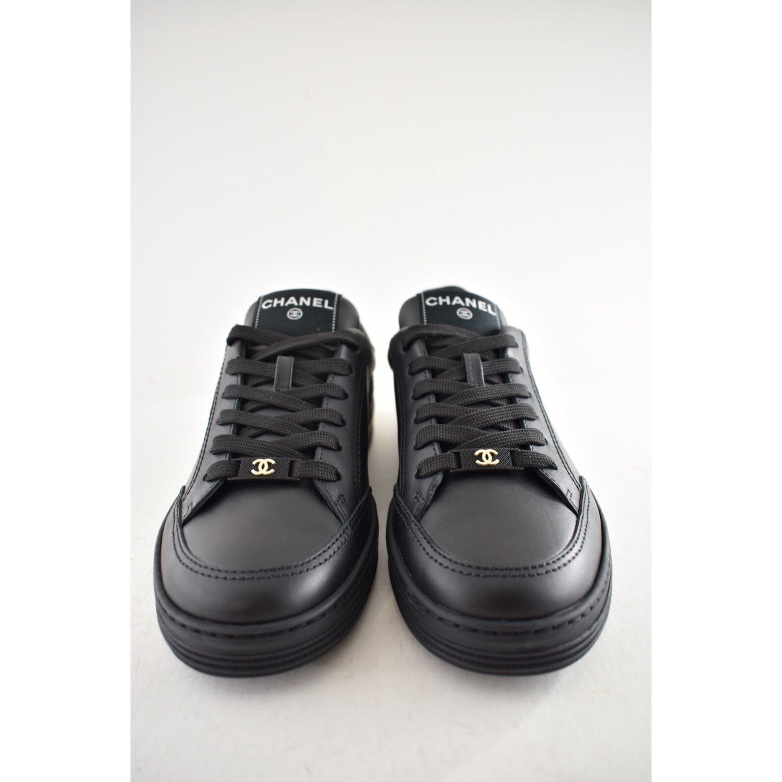 Chanel Chanel 23A Calfskin Leather CC Logo Flat Runner Sneaker 38 Size US 8 / IT 38 - 8 Thumbnail