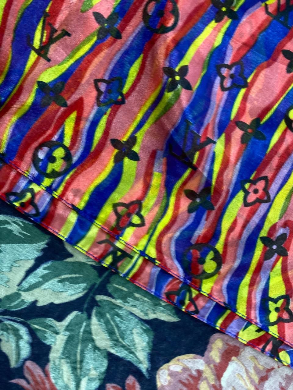 Louis Vuitton Louis Vuitton Multicolor Silk Geometric Shawl Scarf . Size ONE SIZE - 7 Thumbnail