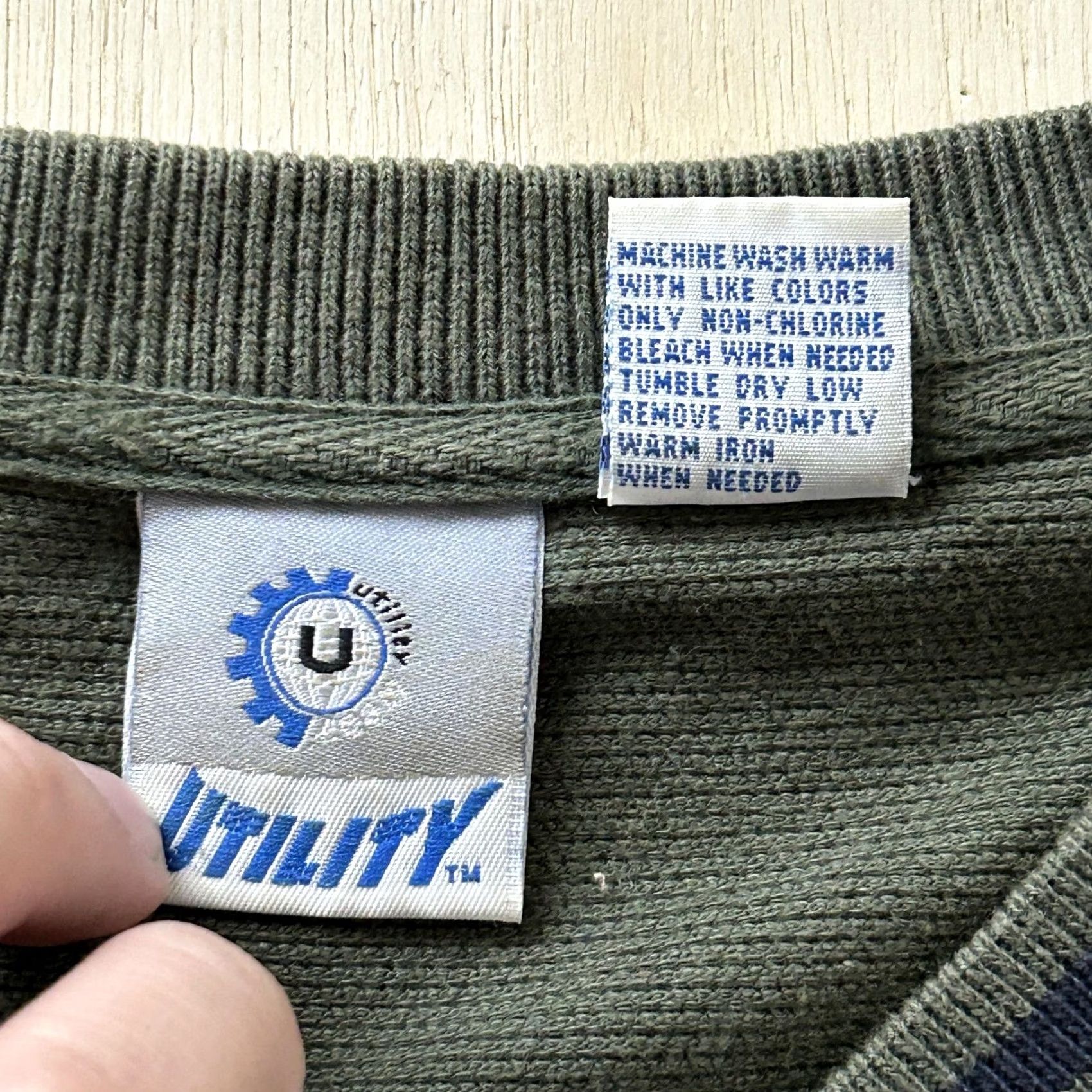 Vintage VINTAGE Utility Shirt Mens Large Green Solid V-Neck Short Sleeve Casual Tee Size US L / EU 52-54 / 3 - 4 Thumbnail