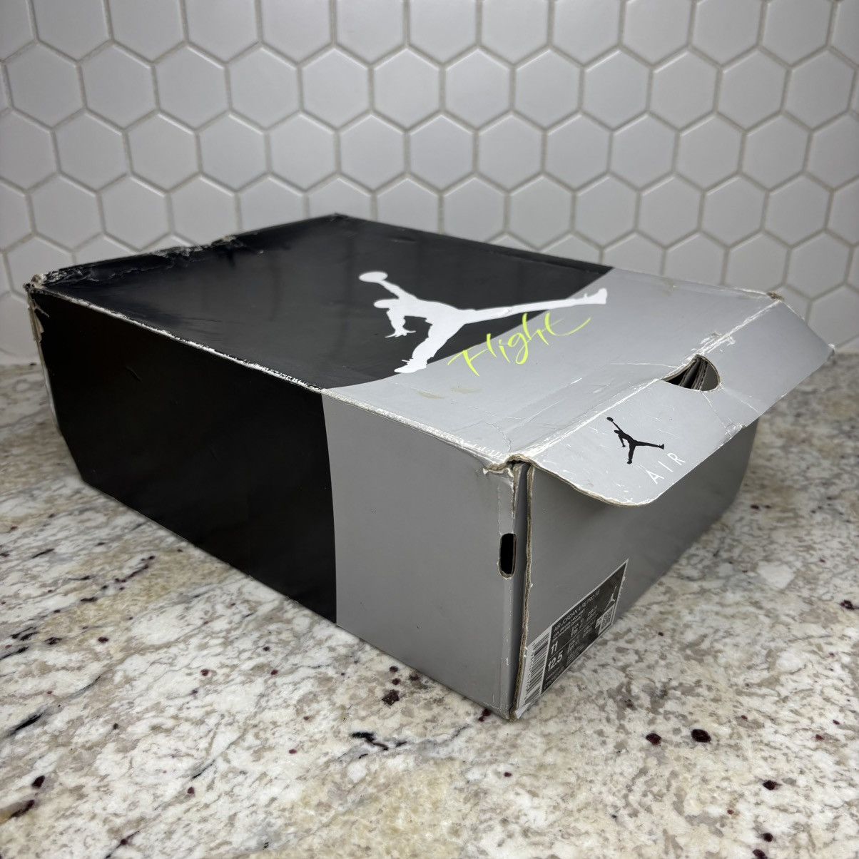 Jordan Brand Size 11 - Jordan 4 Retro SE Mid Neon 95 NEW WITH DEFECTS Size US 11 / EU 44 - 24 Thumbnail