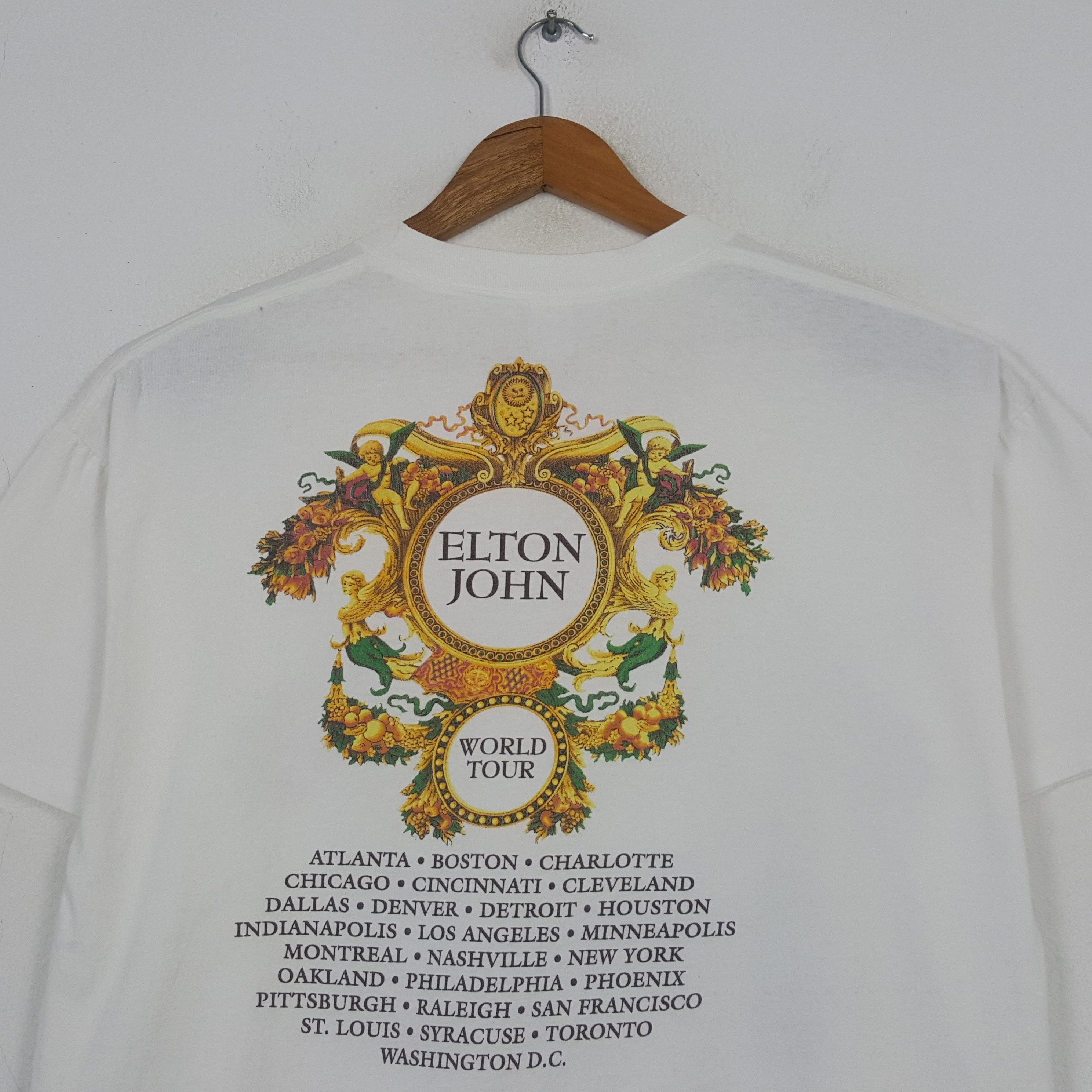 Band Tees Vintage ELTON JOHN British Singer Songwriter T-shirt 32 Size US L / EU 52-54 / 3 - 4 Thumbnail